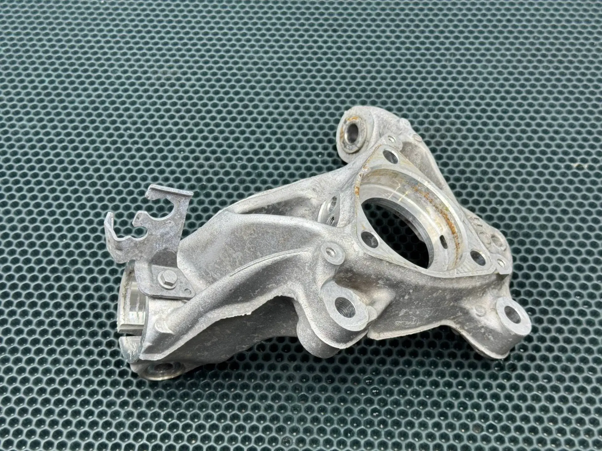 Поворотный кулак 5QM407257