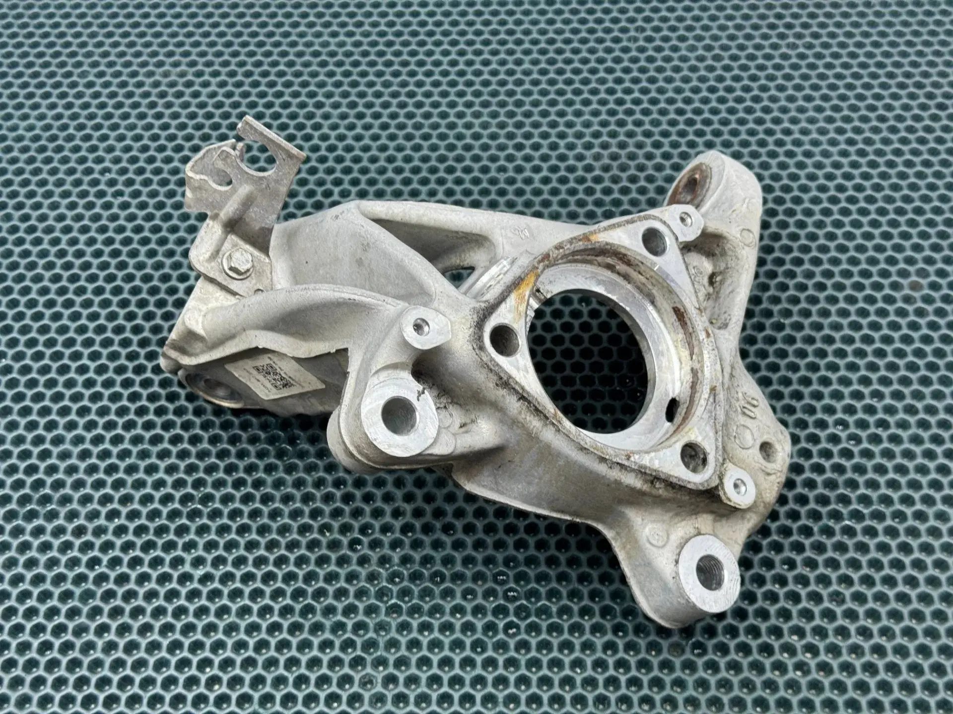 Поворотный кулак 5QM407257