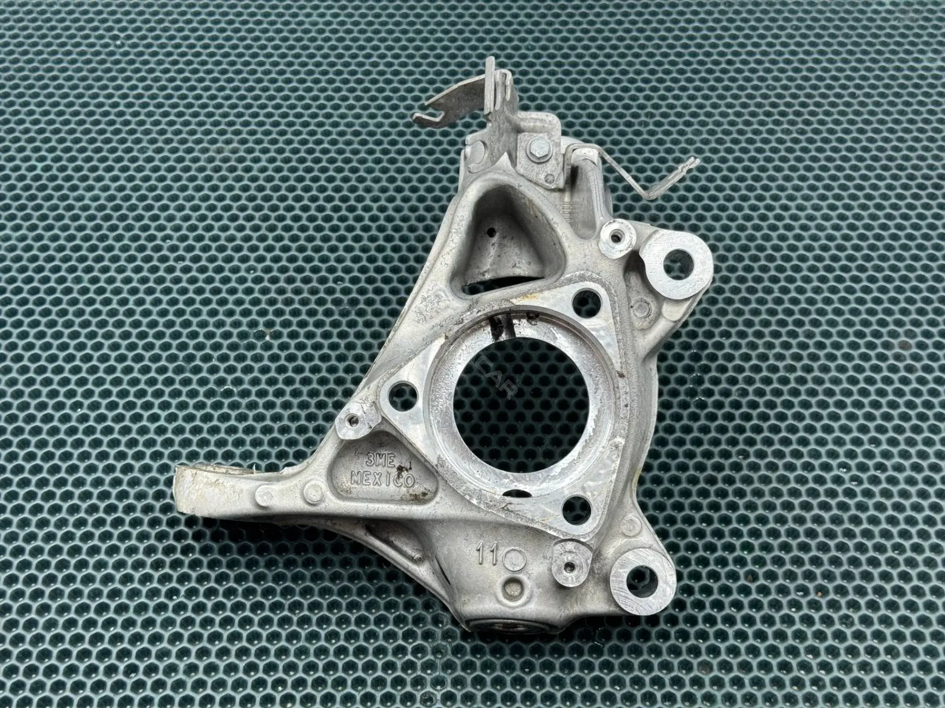 Поворотный кулак 5QM407258