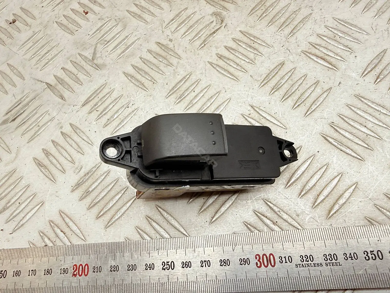 Кнопка стеклоподъемника GP9A66370, GP9G66380