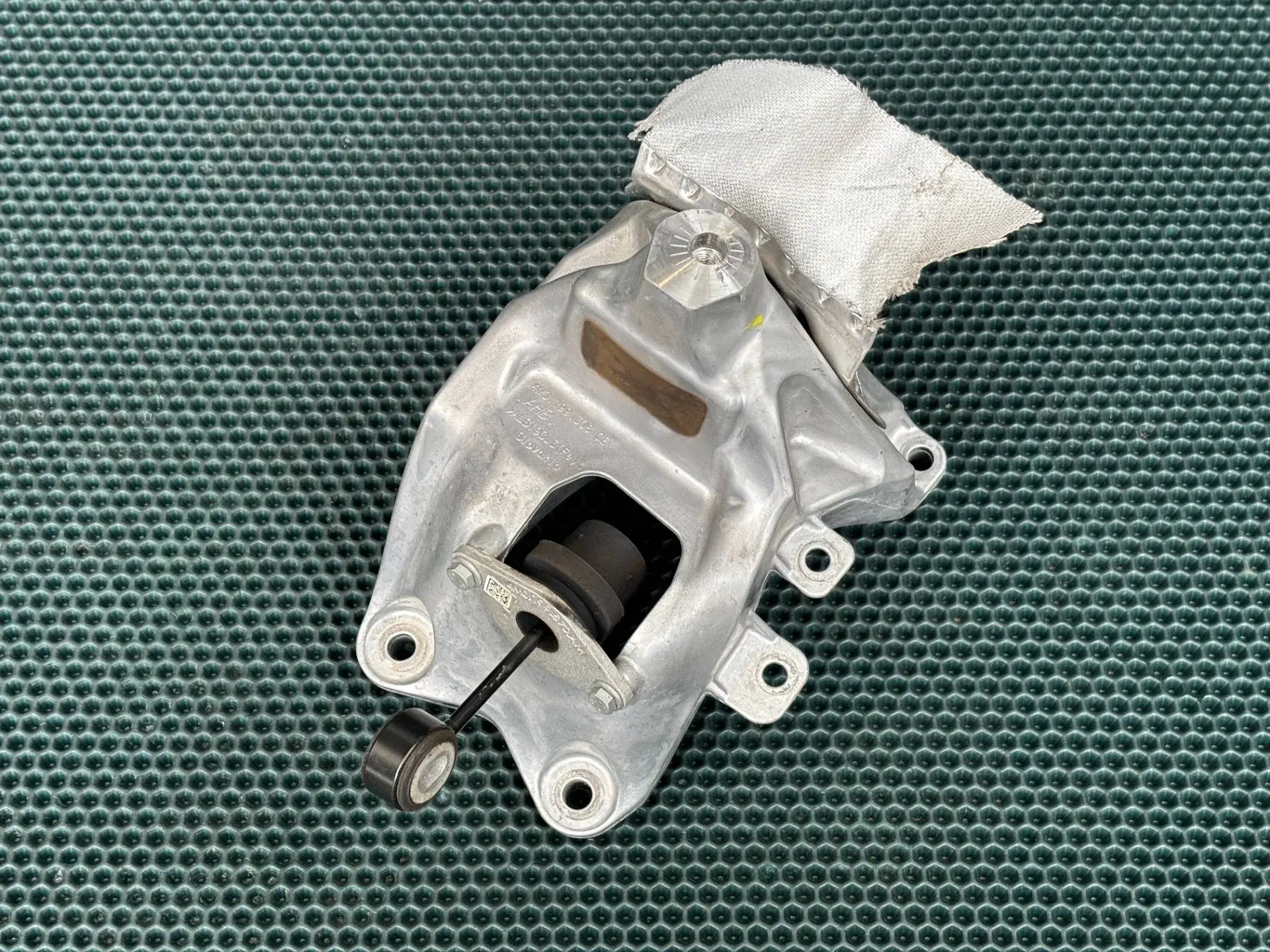 Кронштейн двигателя 4M0199308CE