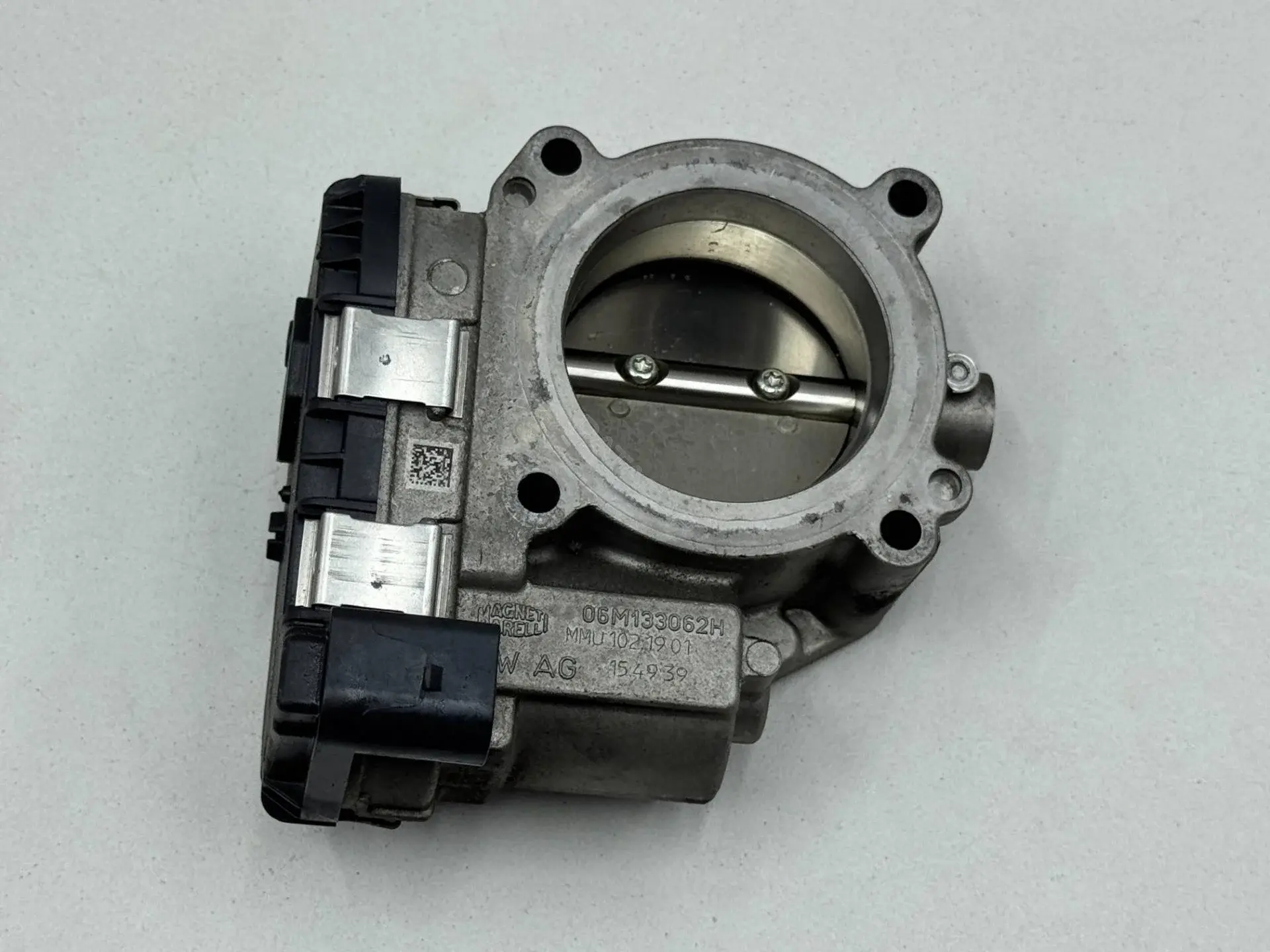 Дроссельная заслонка 06M133062H