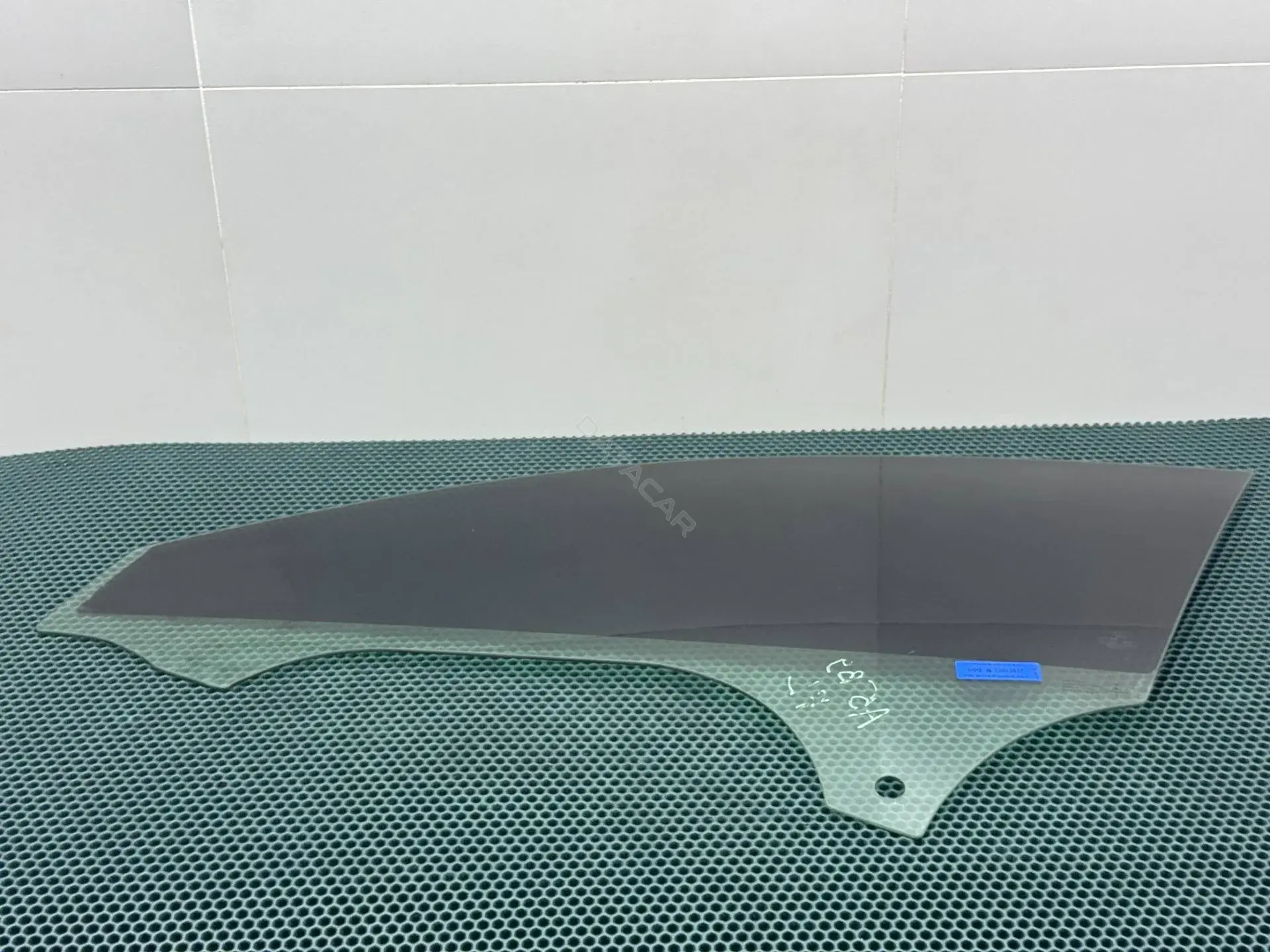 Стекло двери 8W8845201