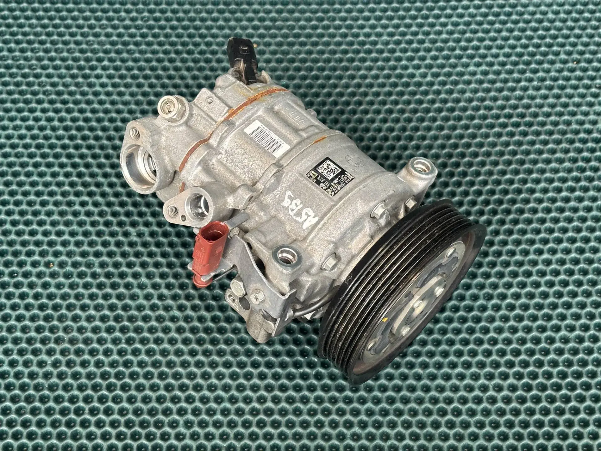 Компрессор кондиционера 8W0816803L