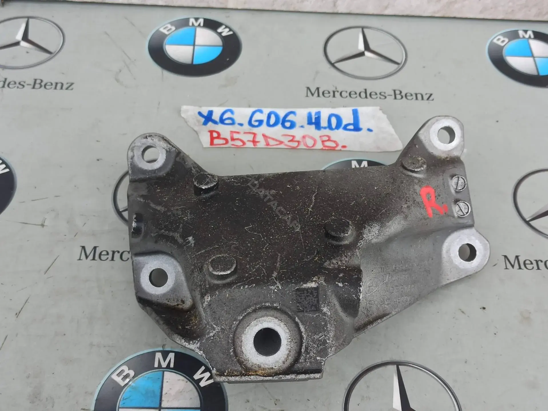 Кронштейн двигателя 6884474