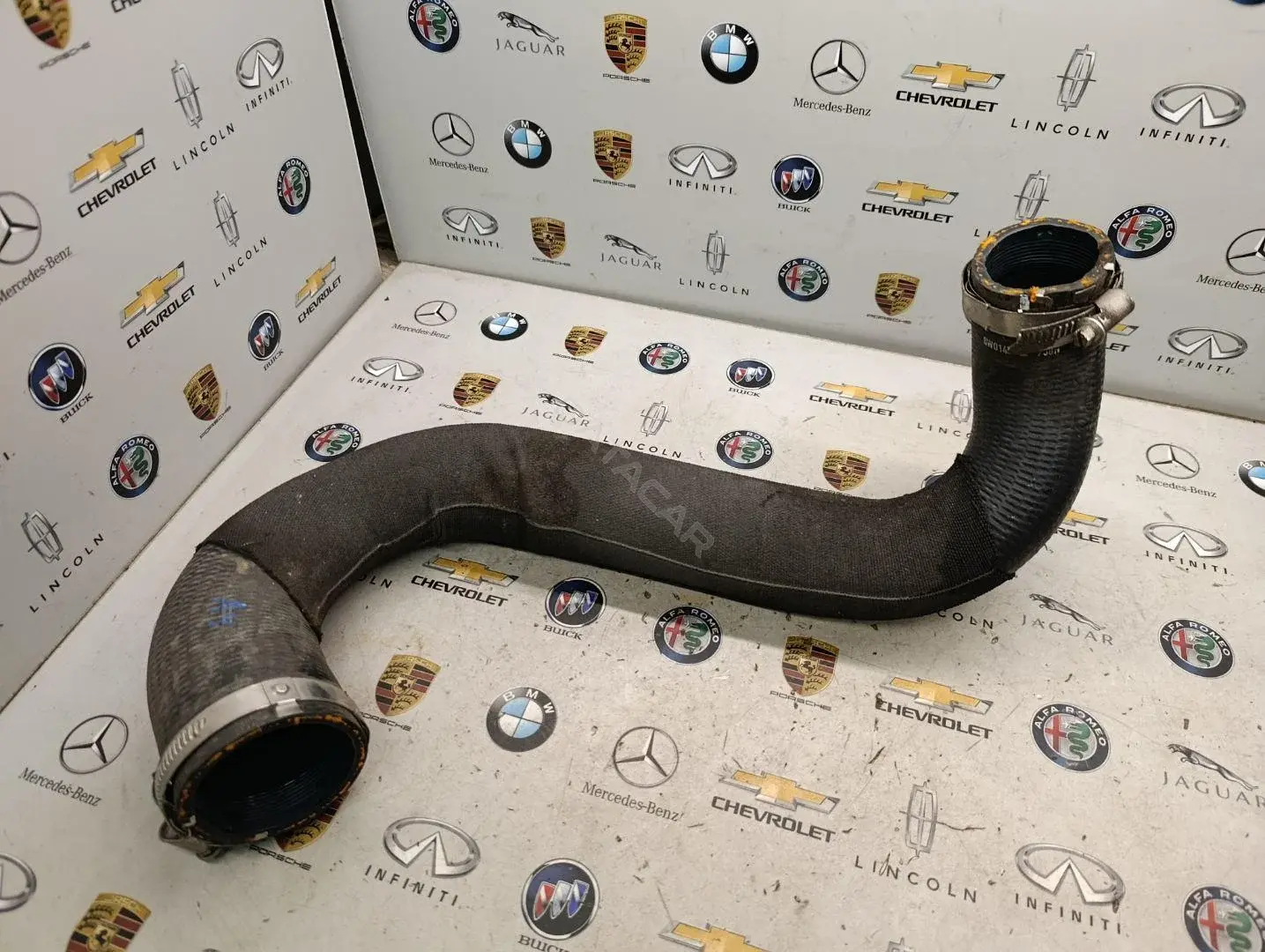 Патрубок интеркулера 8W0145738H