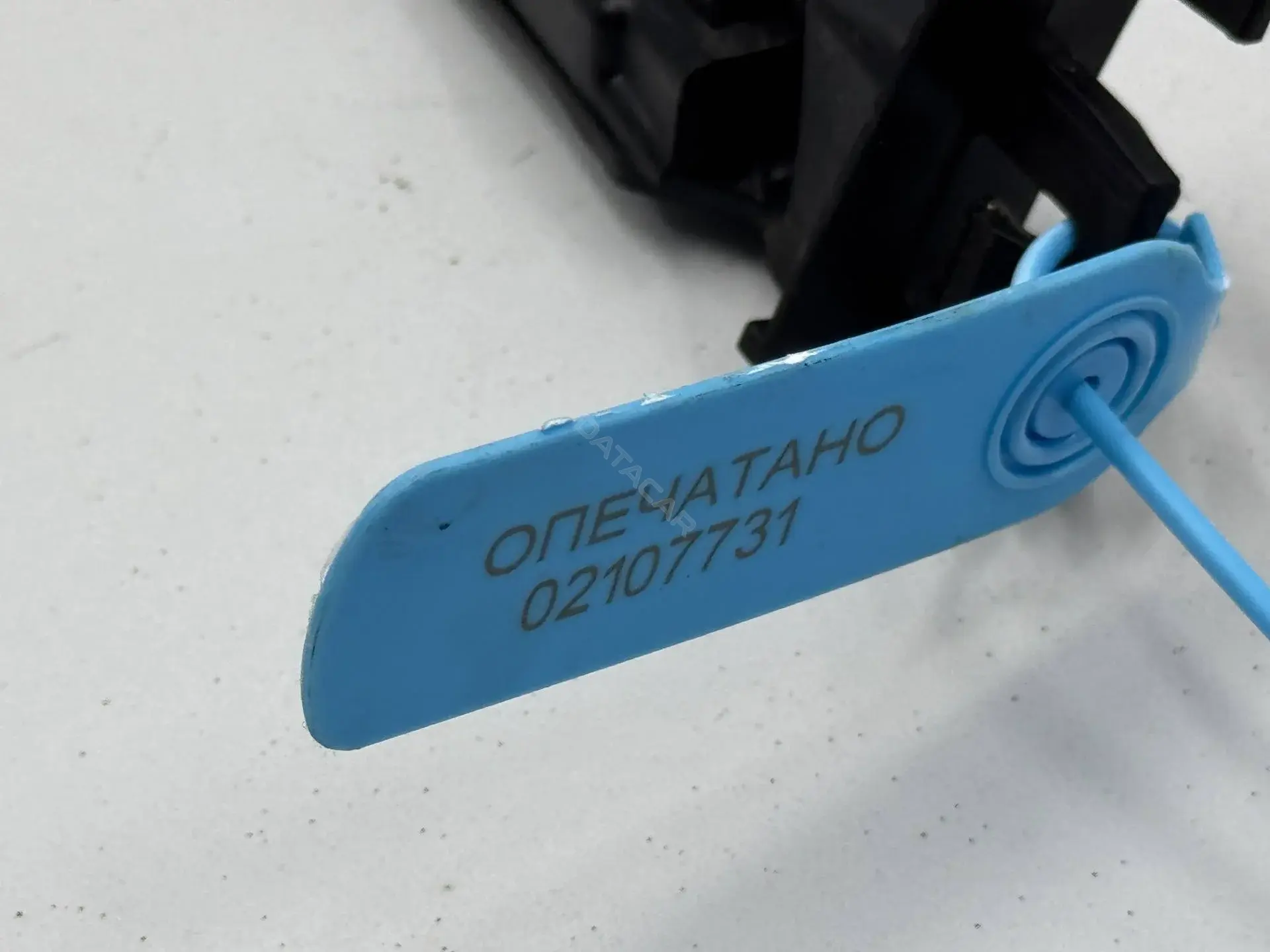 Кронштейн-направляющая бампера 4K9807889