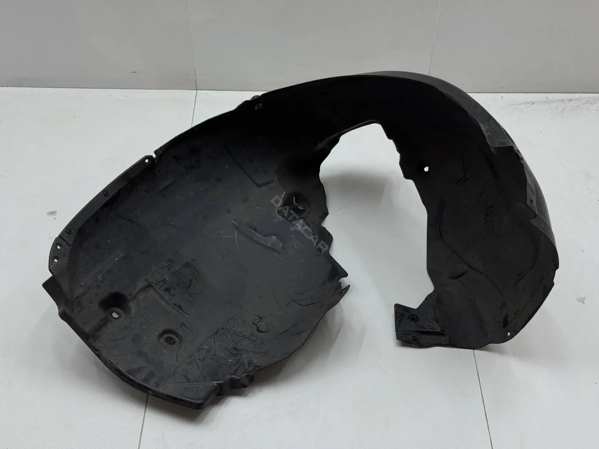 Подкрылок 8W0821172K
