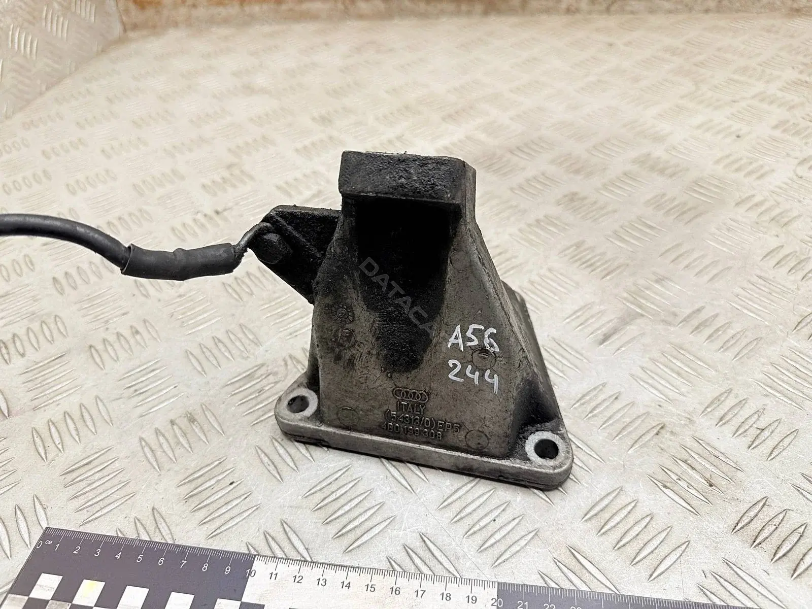 Кронштейн двигателя 4B0199308