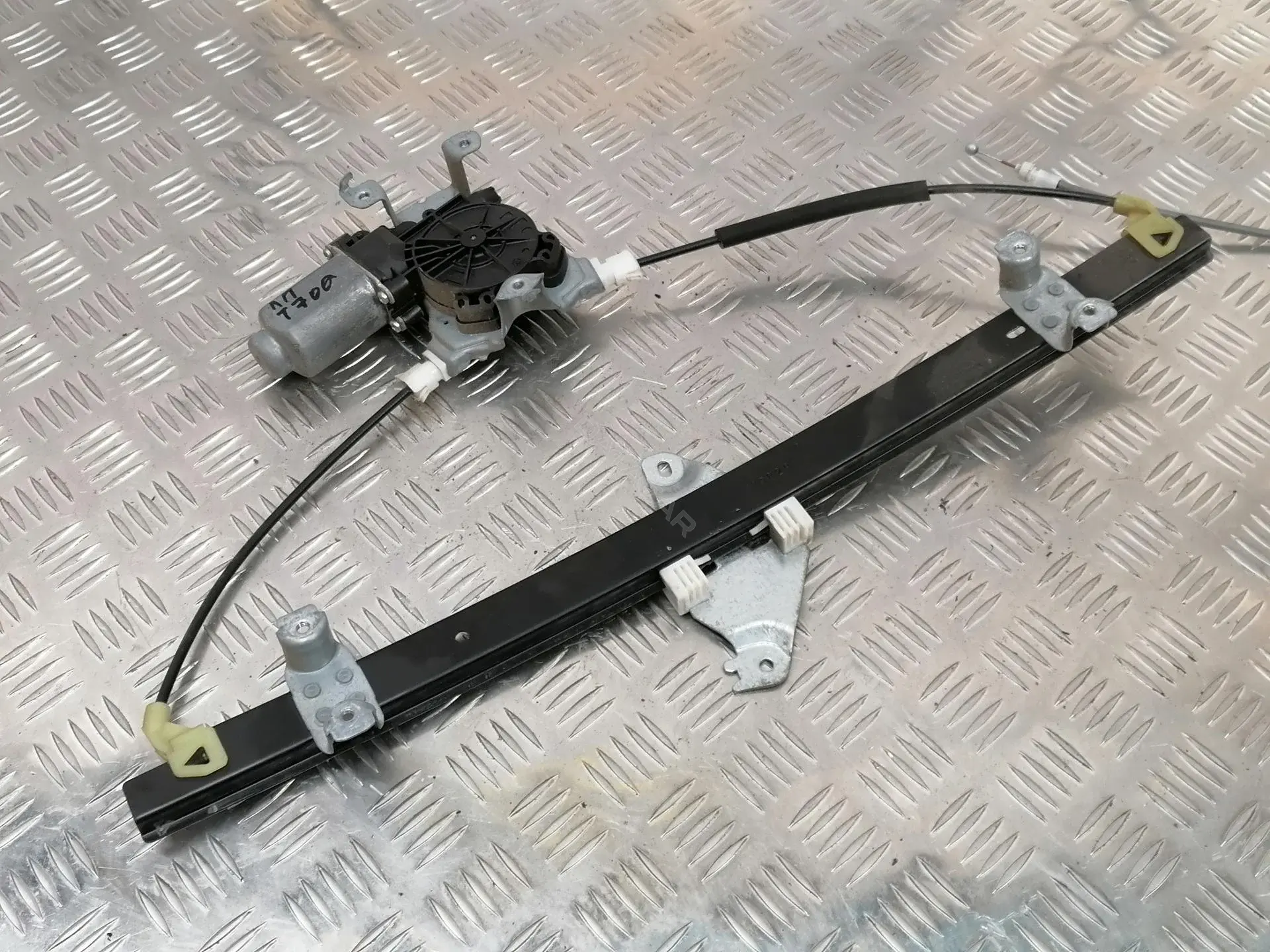 Стеклоподъемник 80701EB305