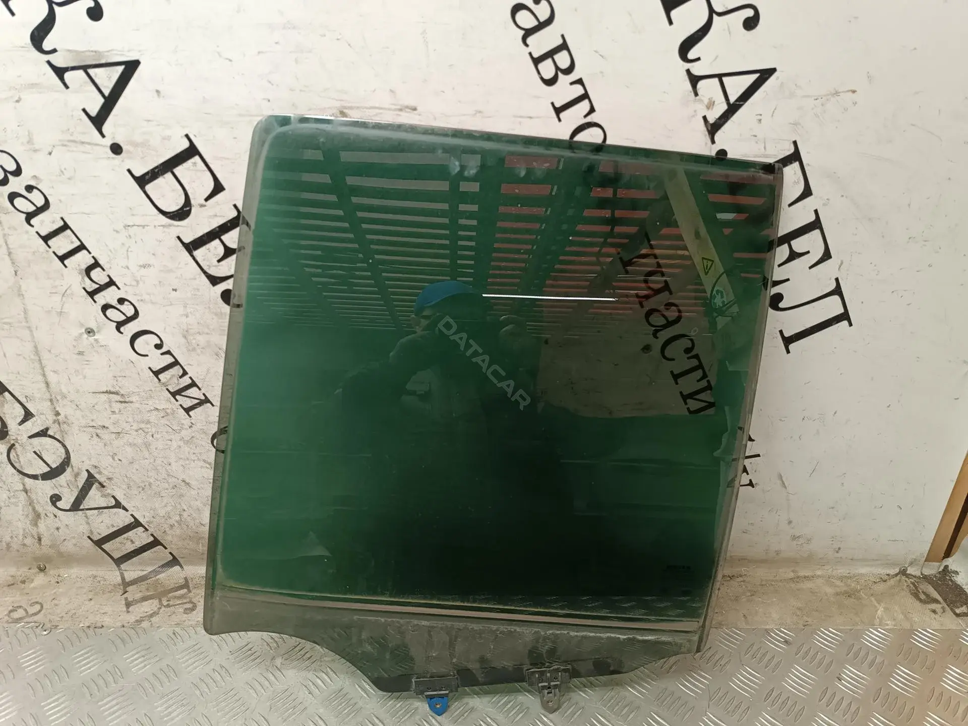 Стекло двери 82301EA500