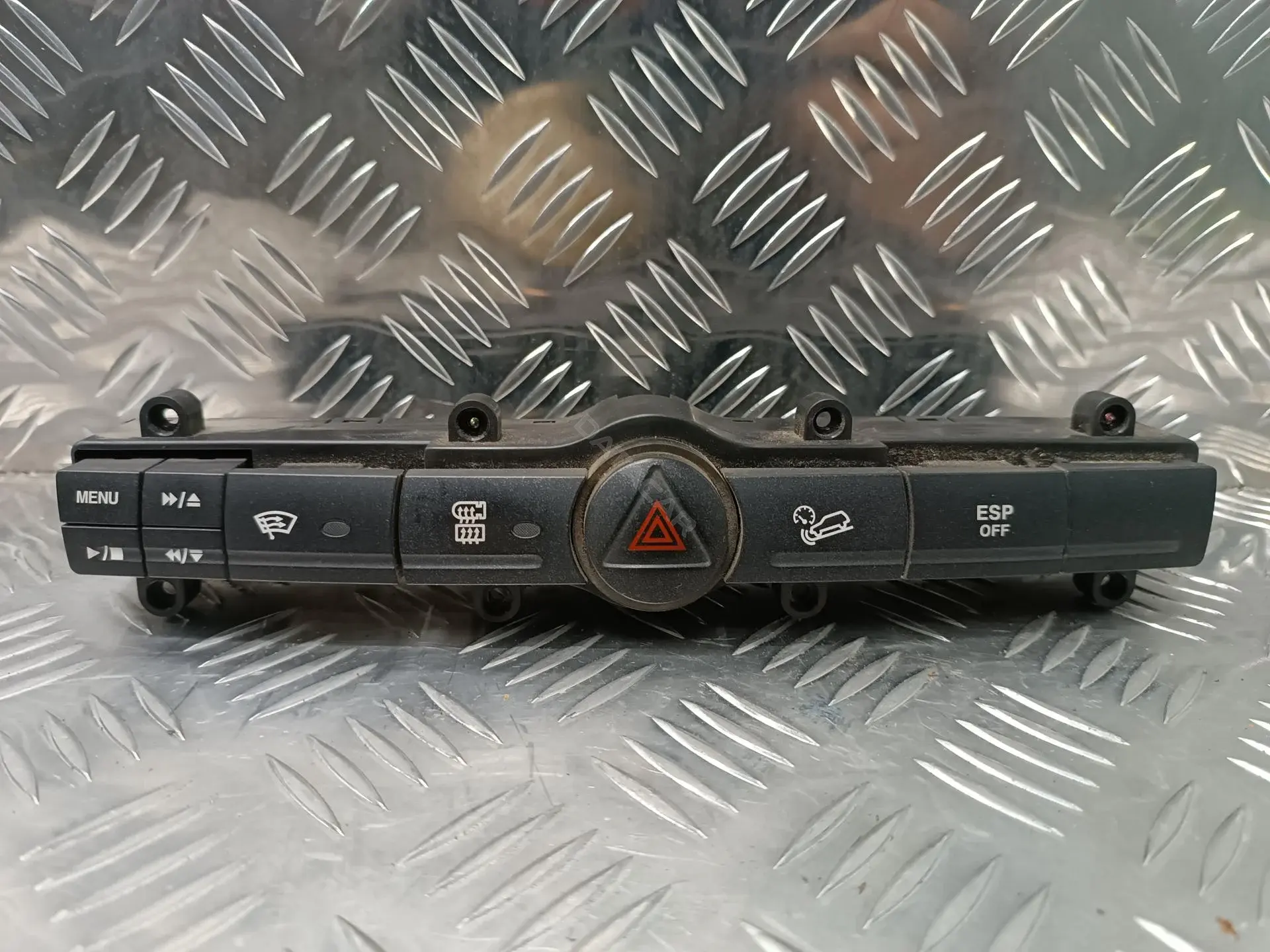 Кнопка аварийки 8520008C11