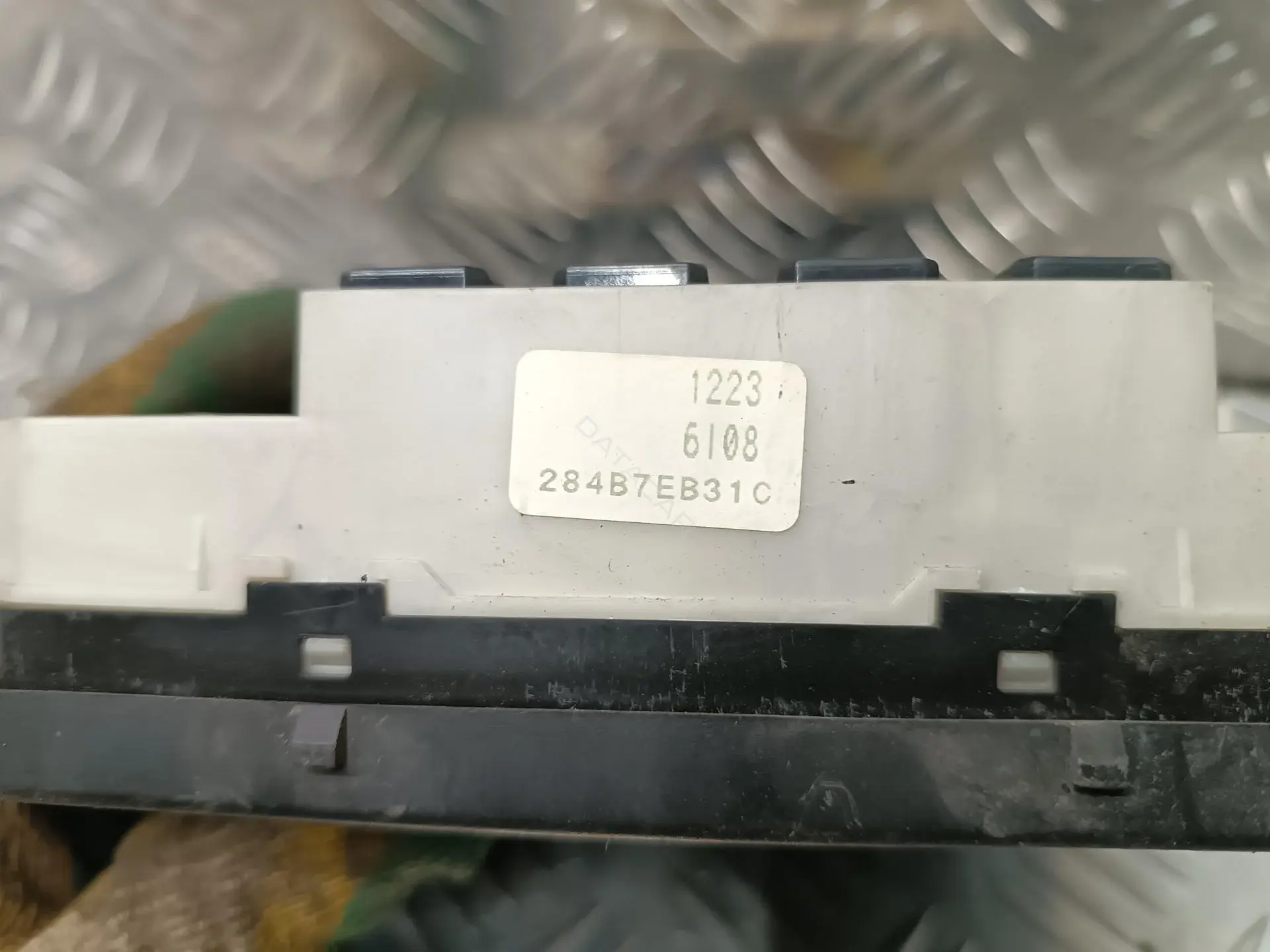 Блок предохранителей 284B7EB31C