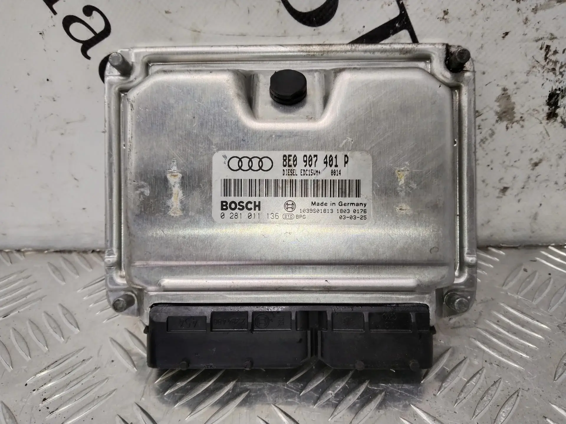Блок управления двигателем 8E0907401P, EDC15VM