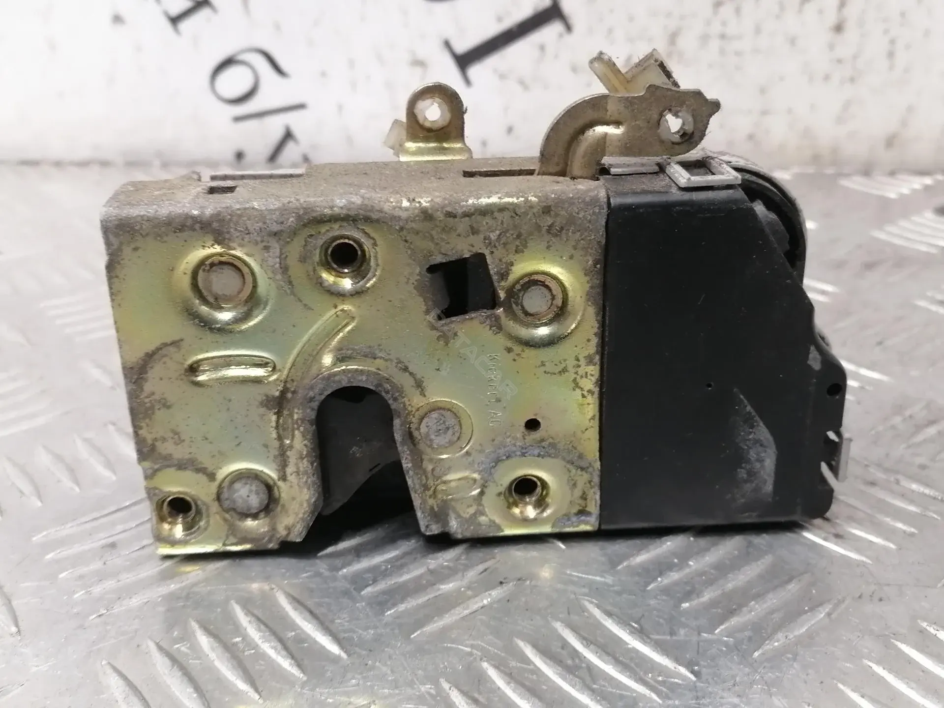 Замок двери 9135J2