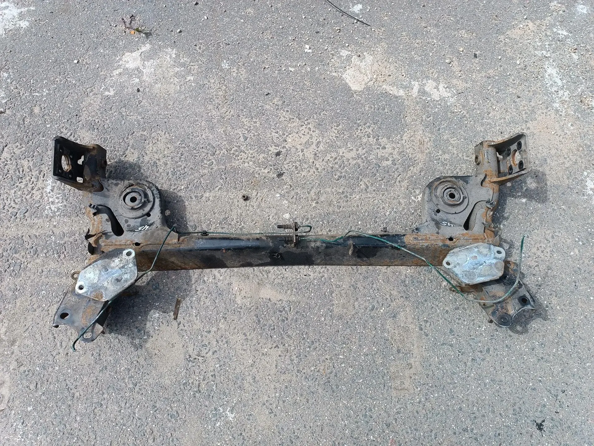 Балка подвески 555016396R