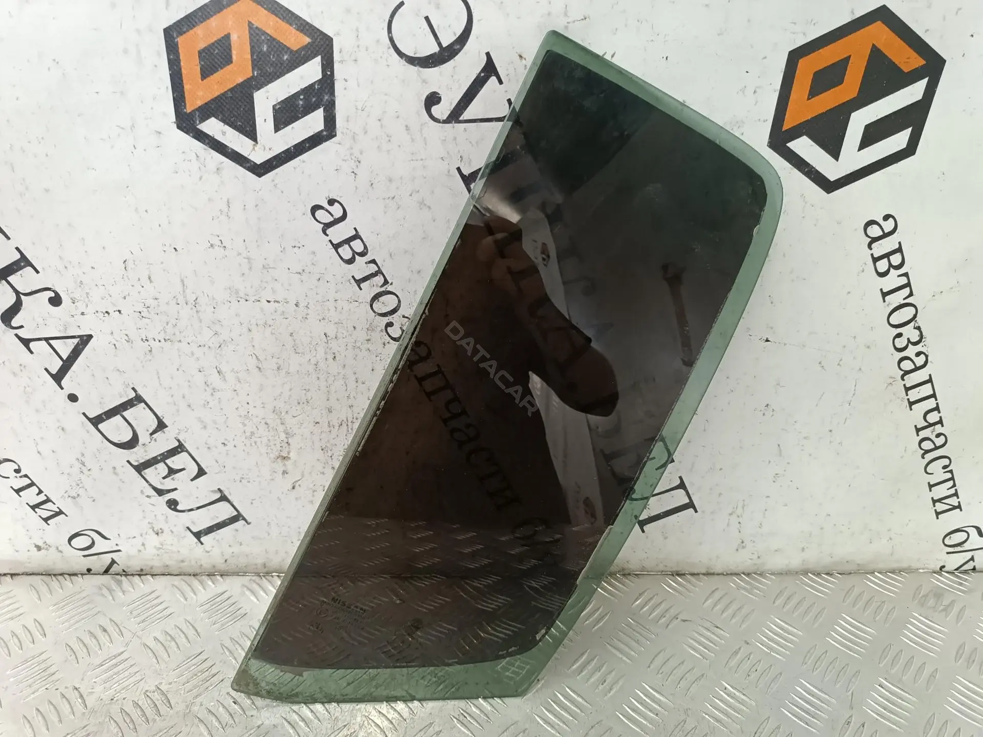 Стекло двери 82301EB300