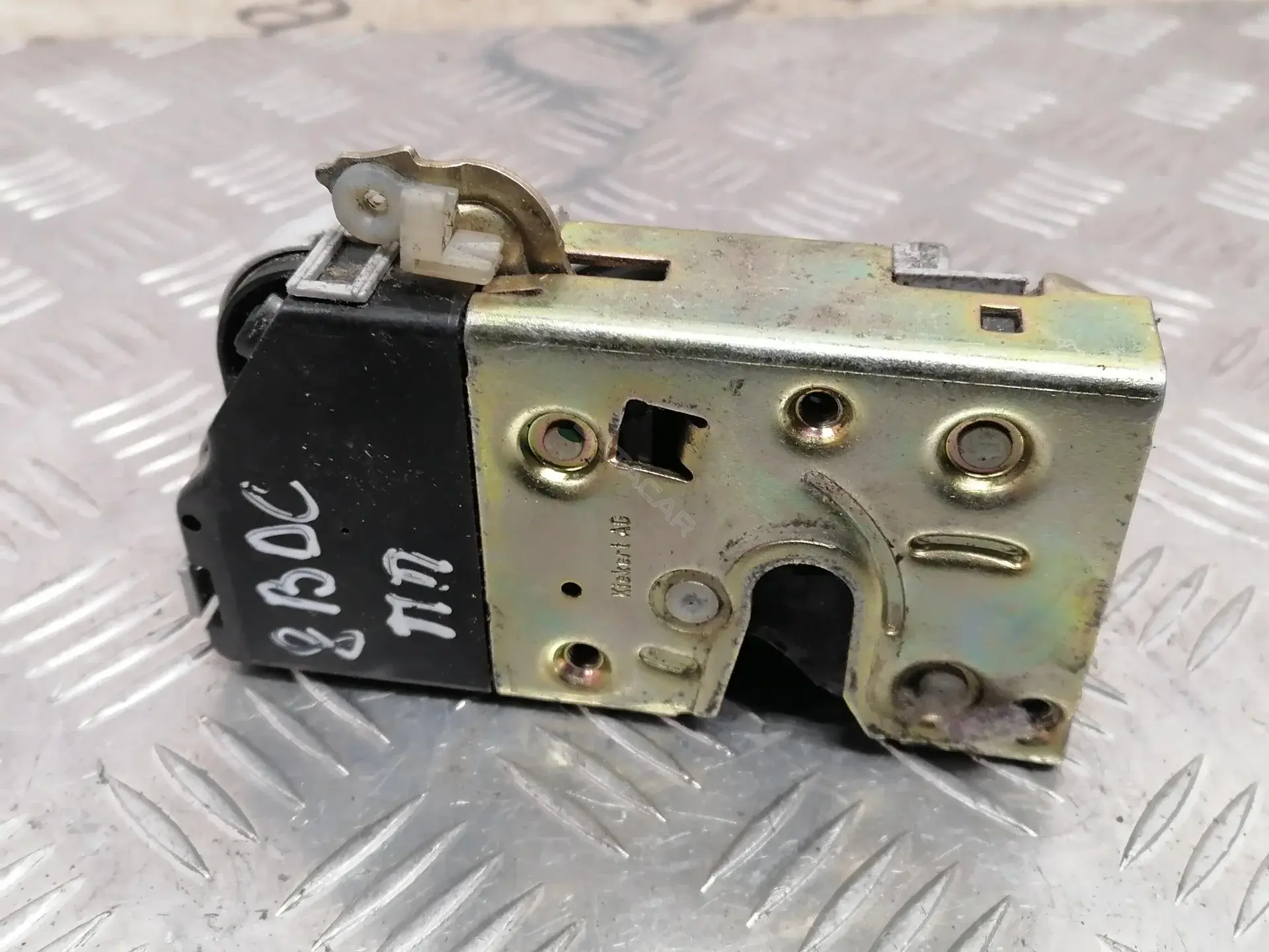 Замок двери 9136J9