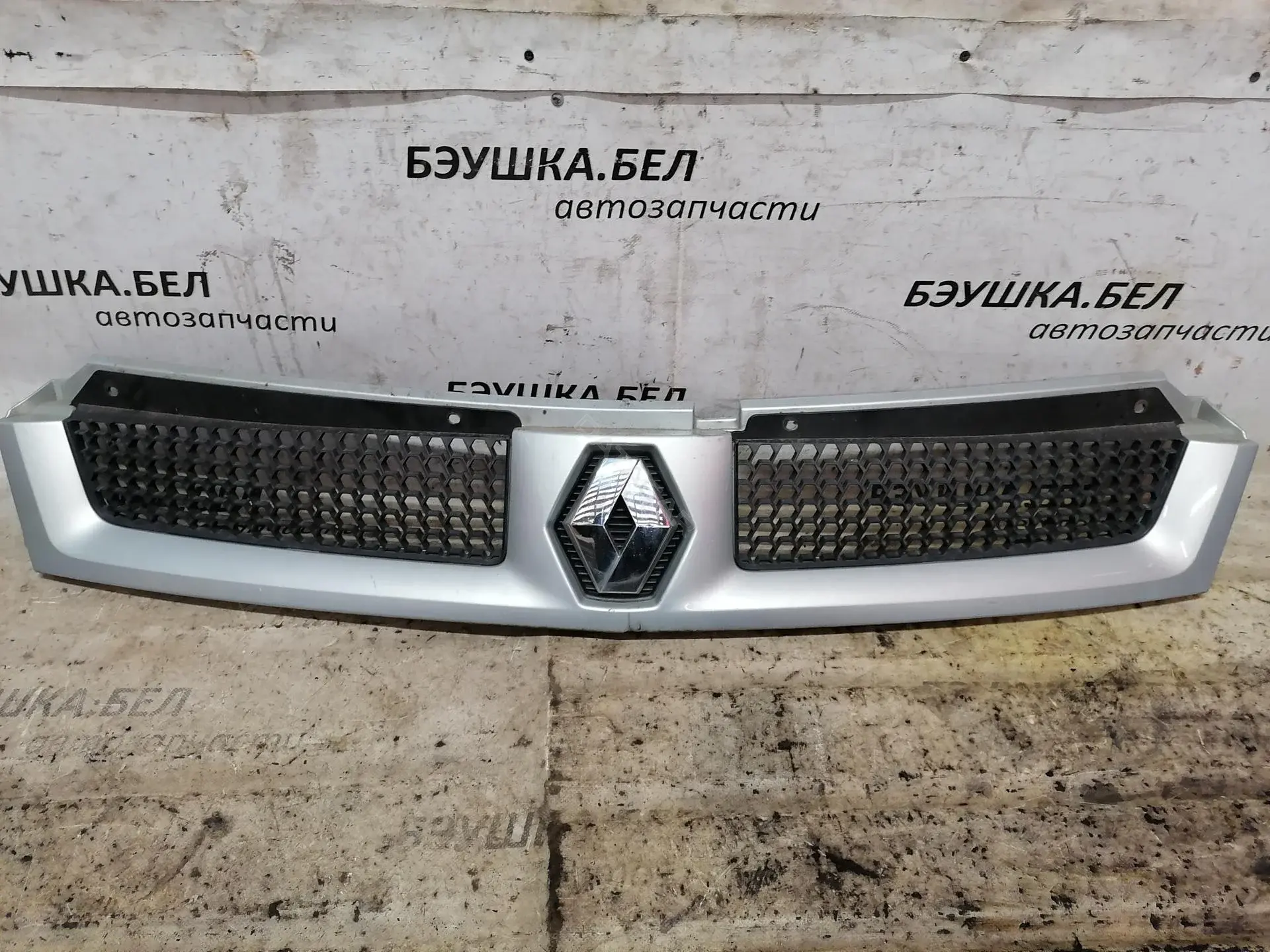 Решетка радиатора 8200565046