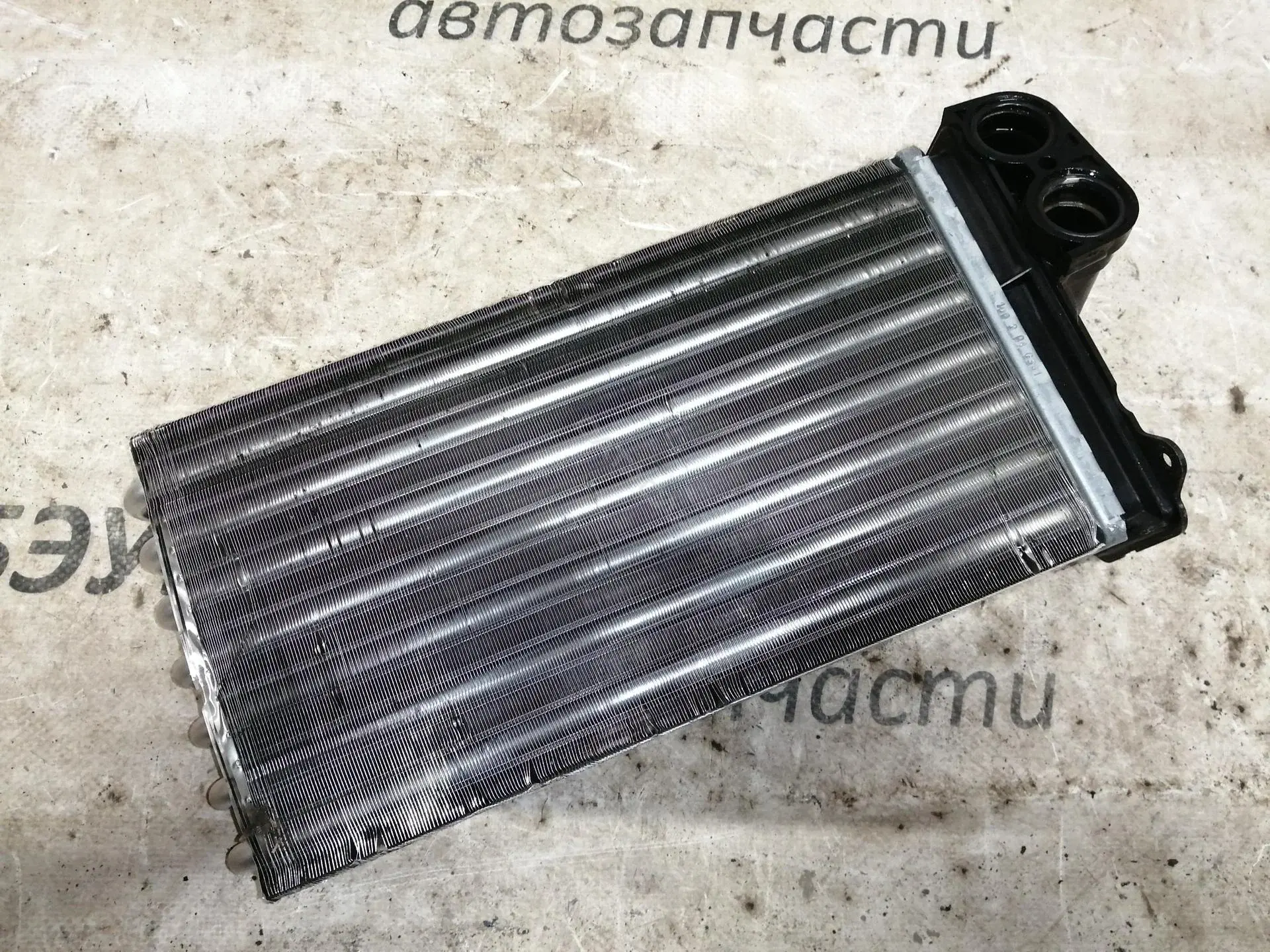 Радиатор печки 667758W