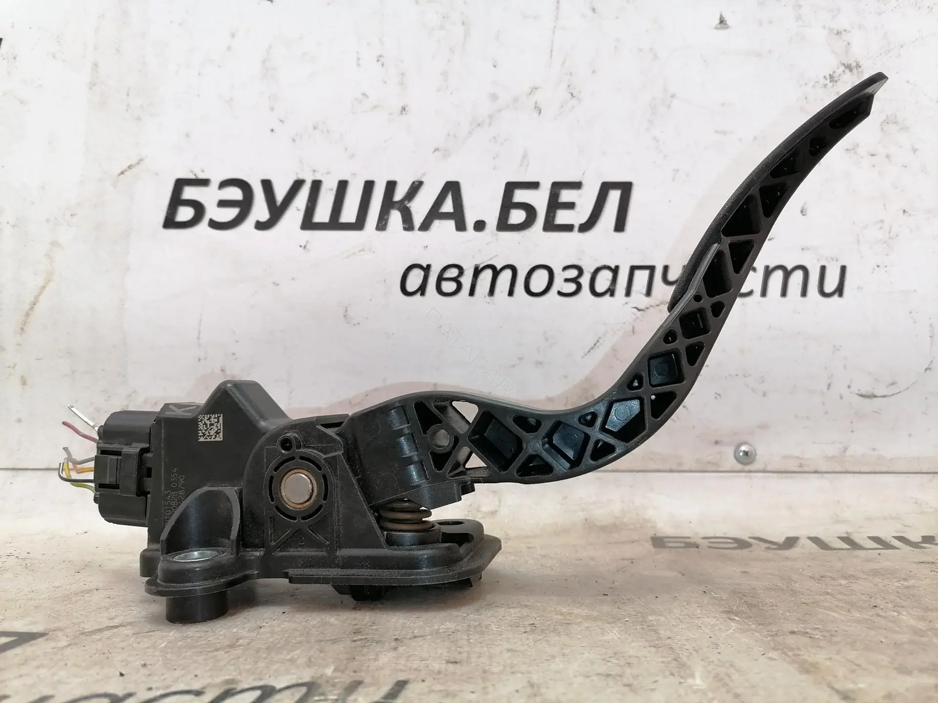 Педаль газа MN101543