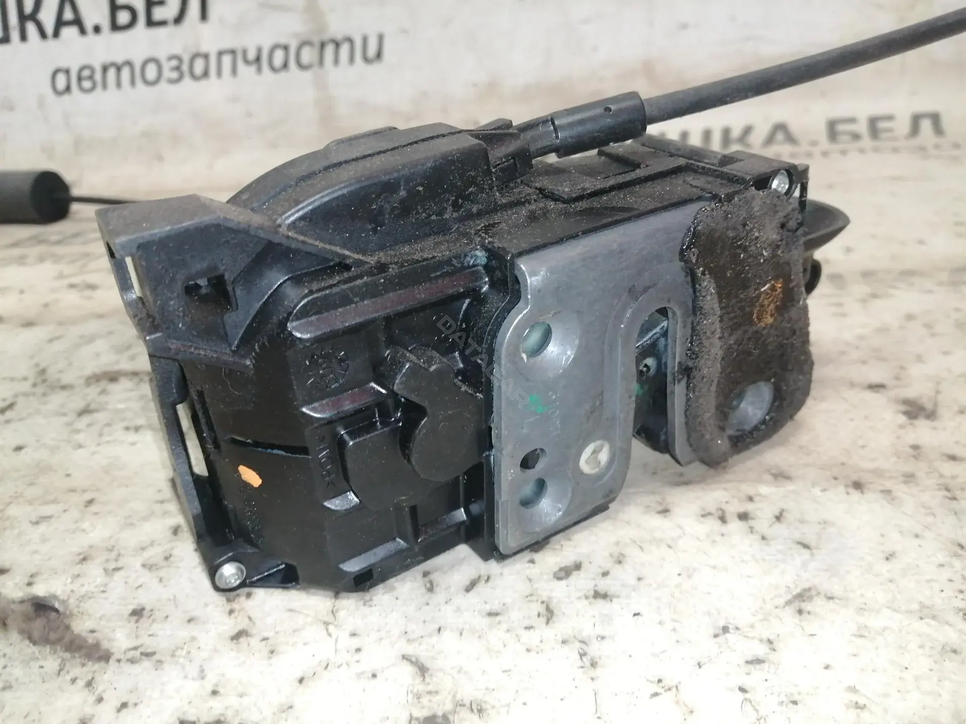 Замок двери 825020033R