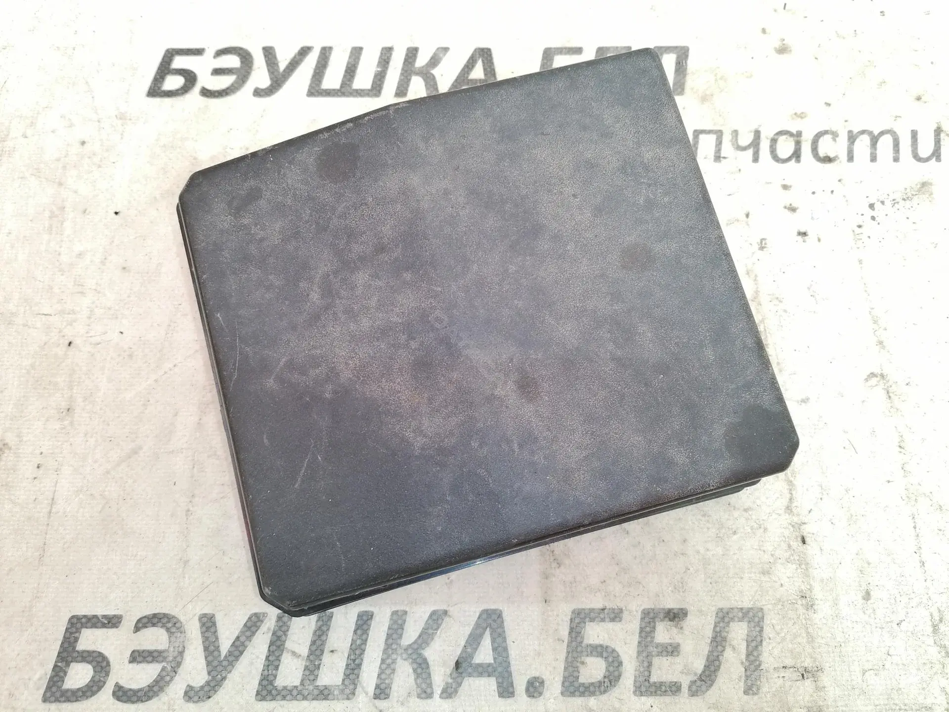 Крышка блока предохранителей P977862