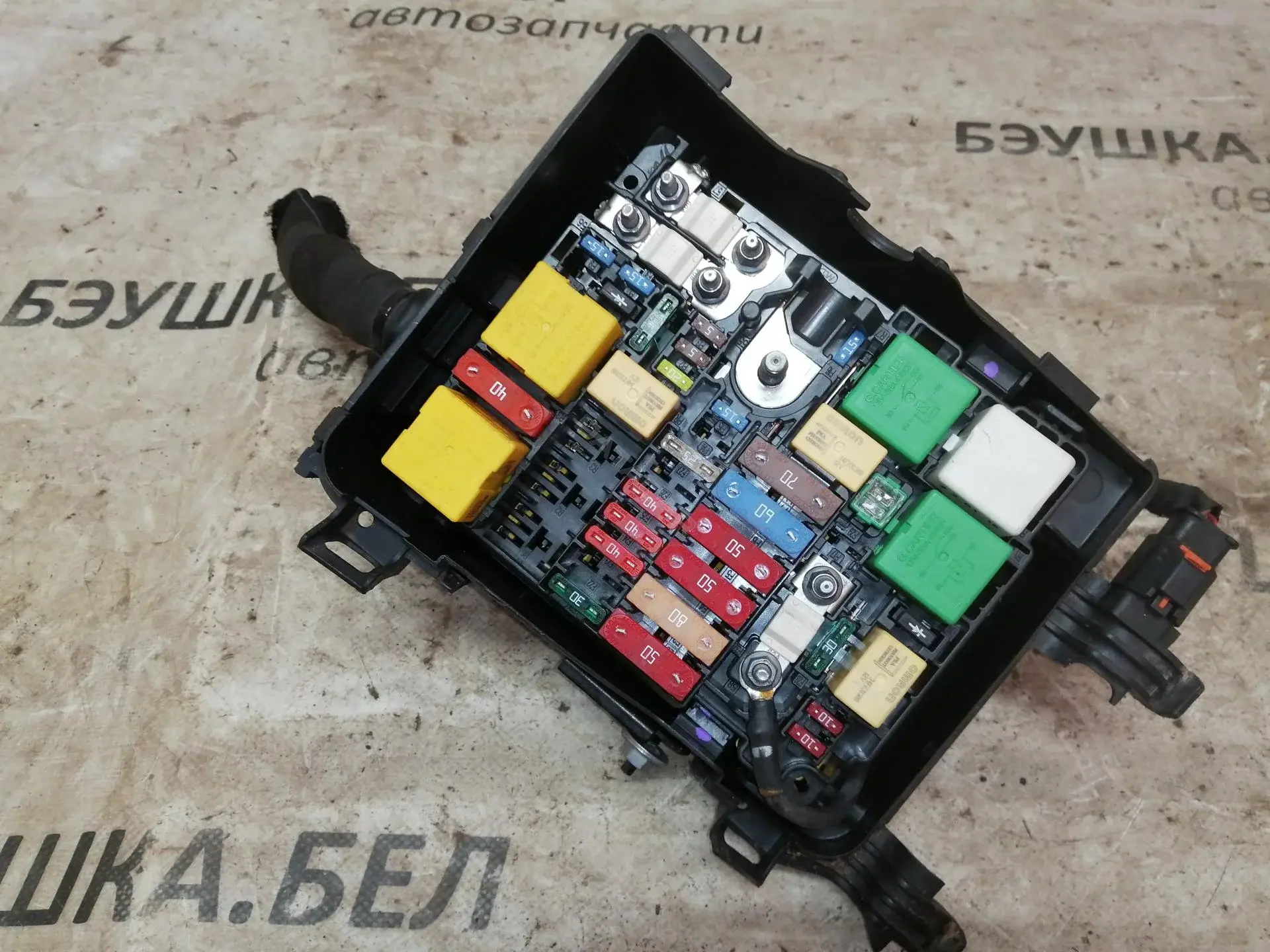 Блок предохранителей 9804848580