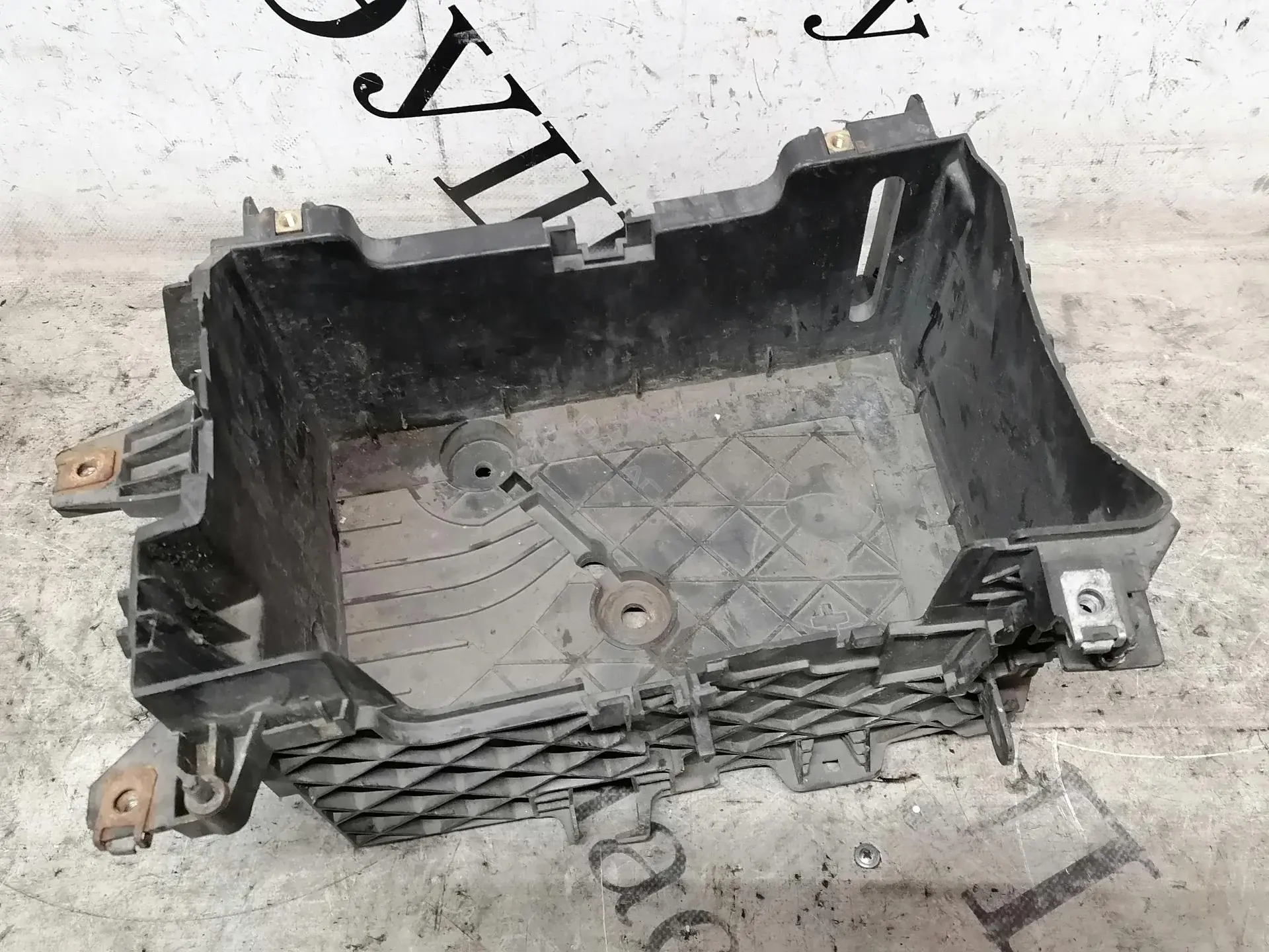 Полка аккумулятора 8200166032