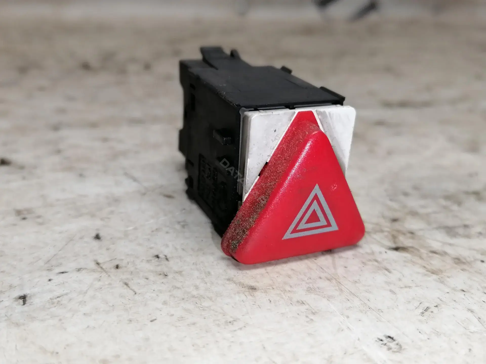 Кнопка аварийки 000051025010, 0916328, 113578