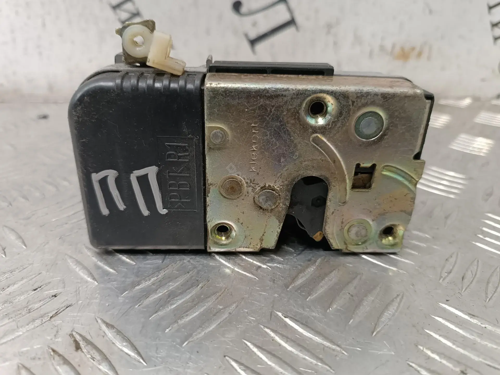 Замок двери 9136J9