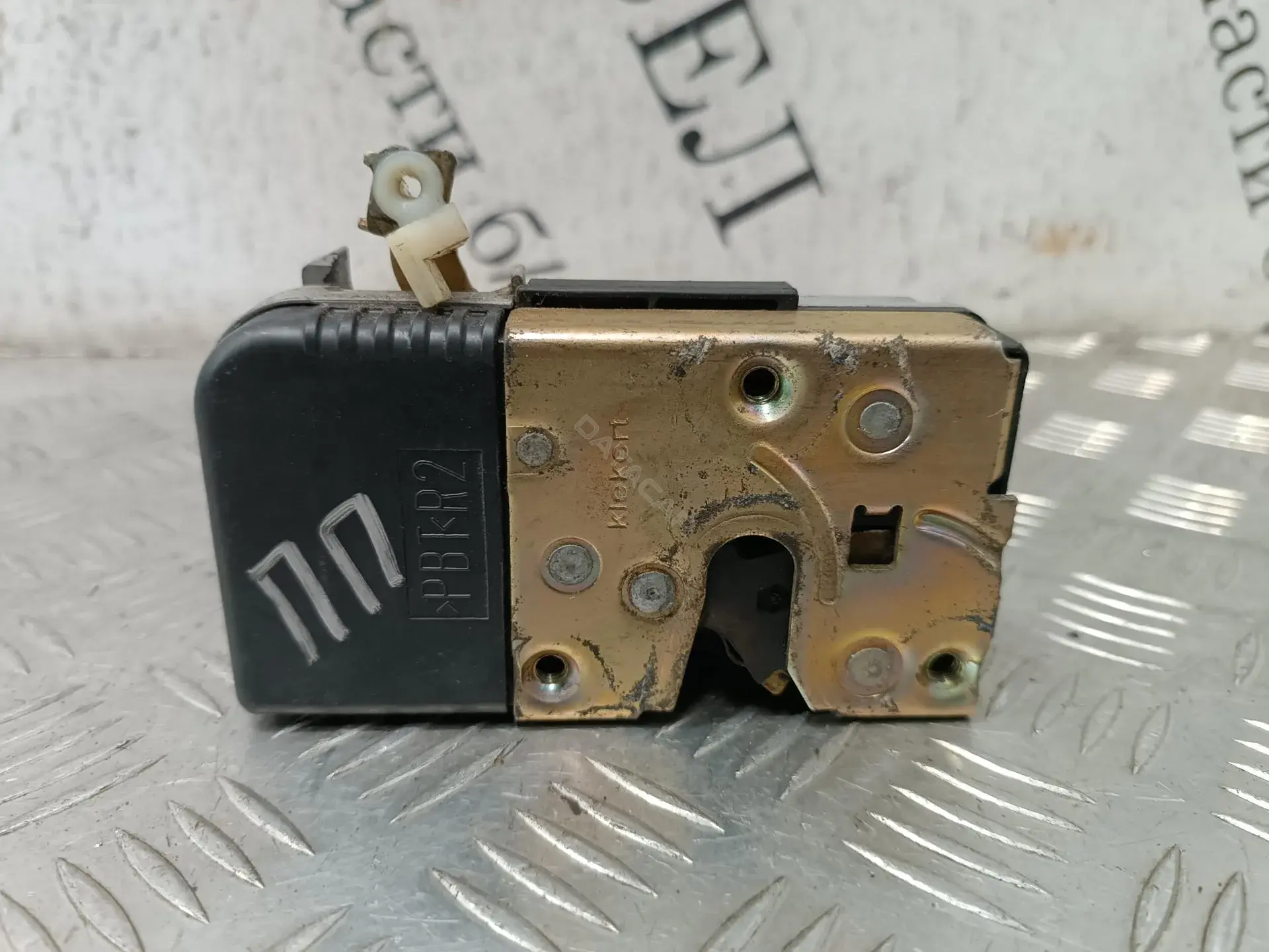 Замок двери 9136J9
