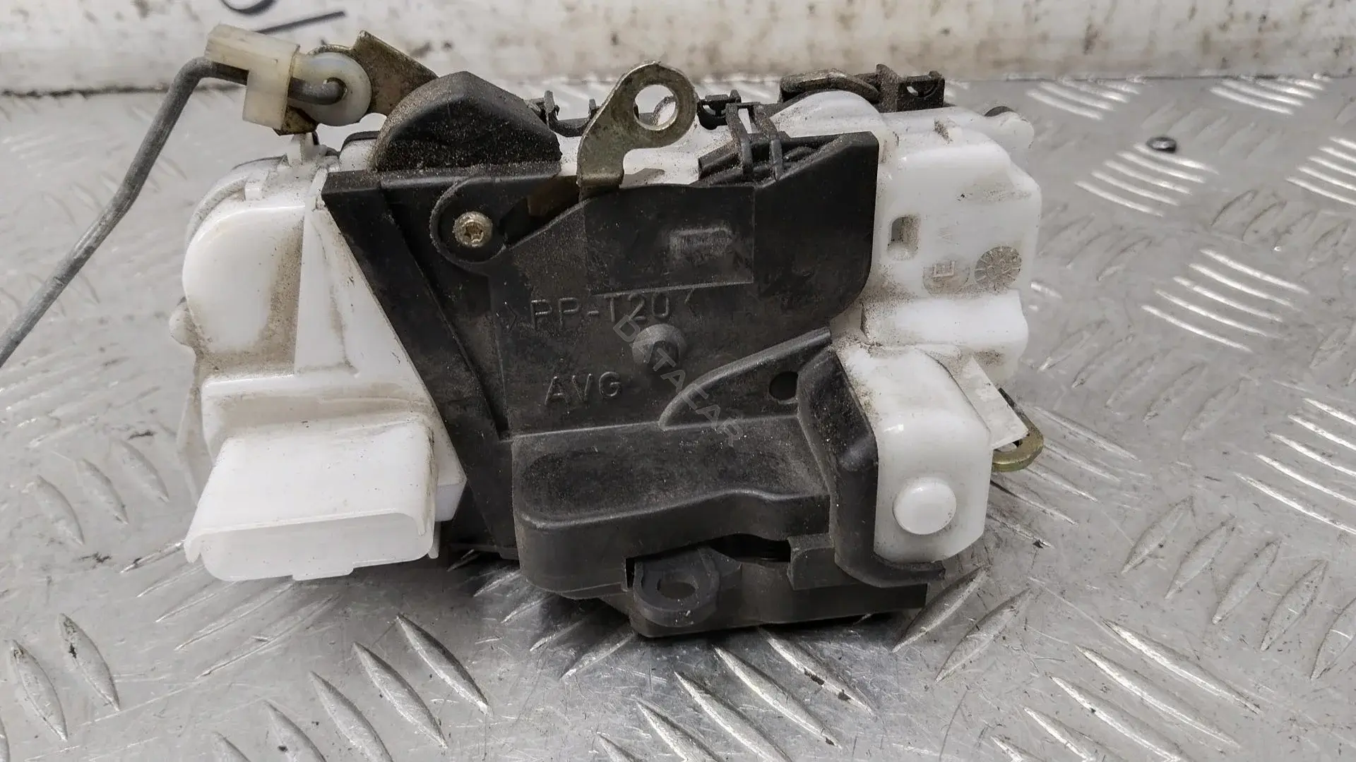 Замок двери 9135J2