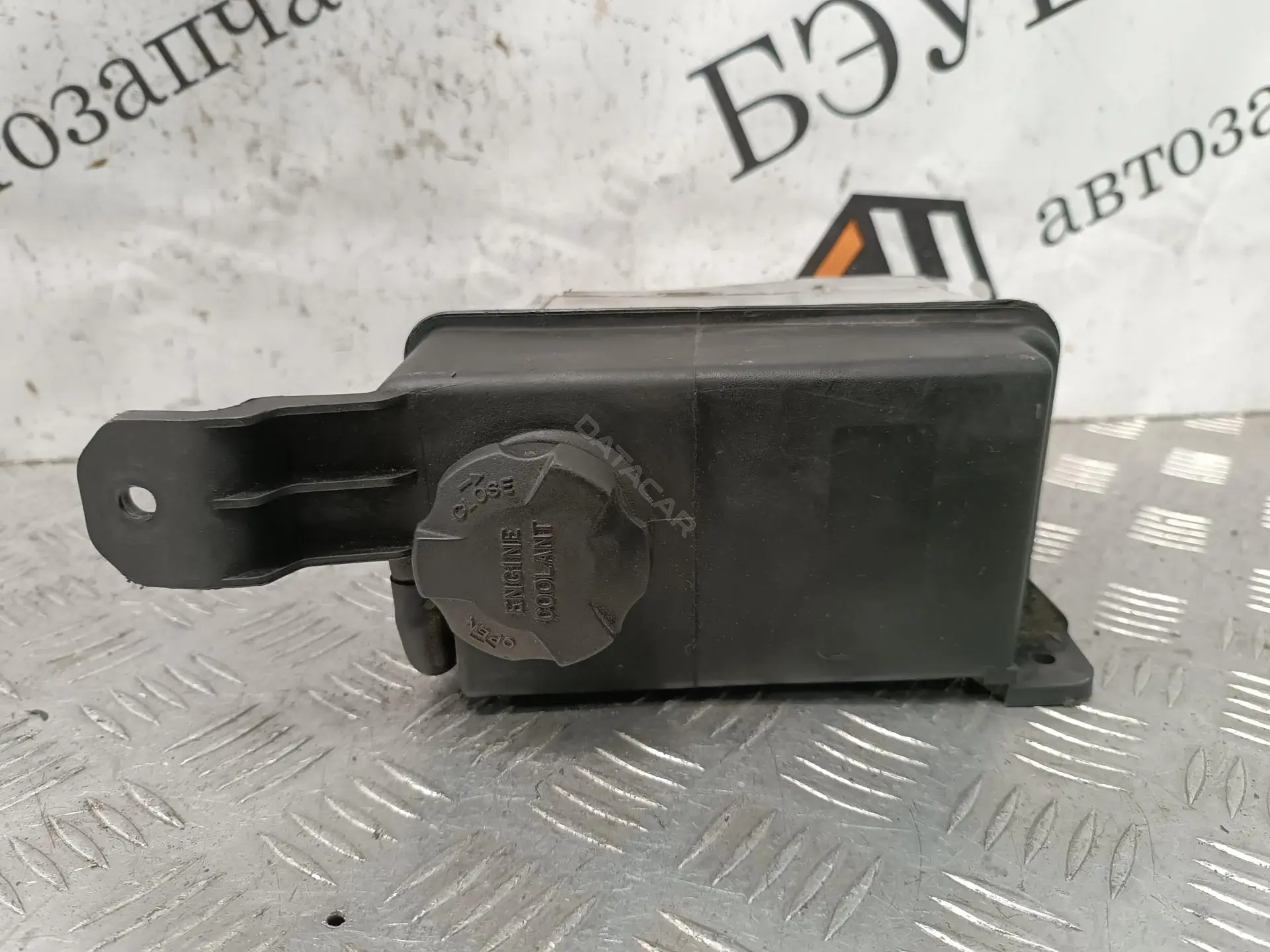 Расширительный бачок 254303E300