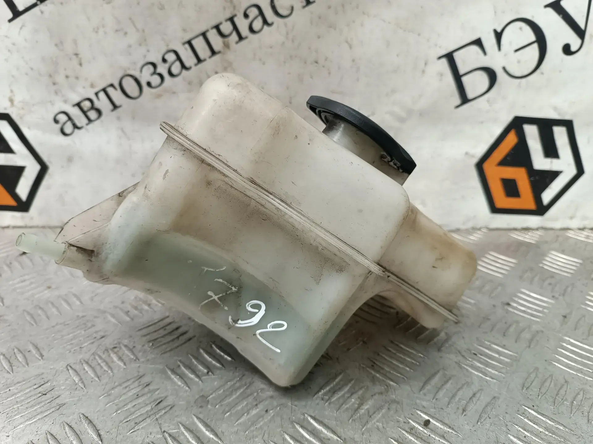 Расширительный бачок 254302T000