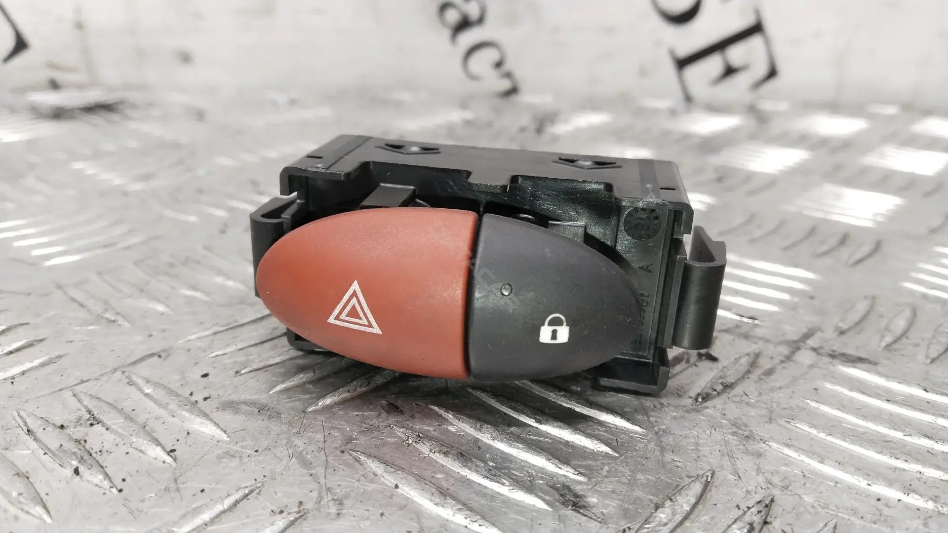Кнопка аварийки 252100991R