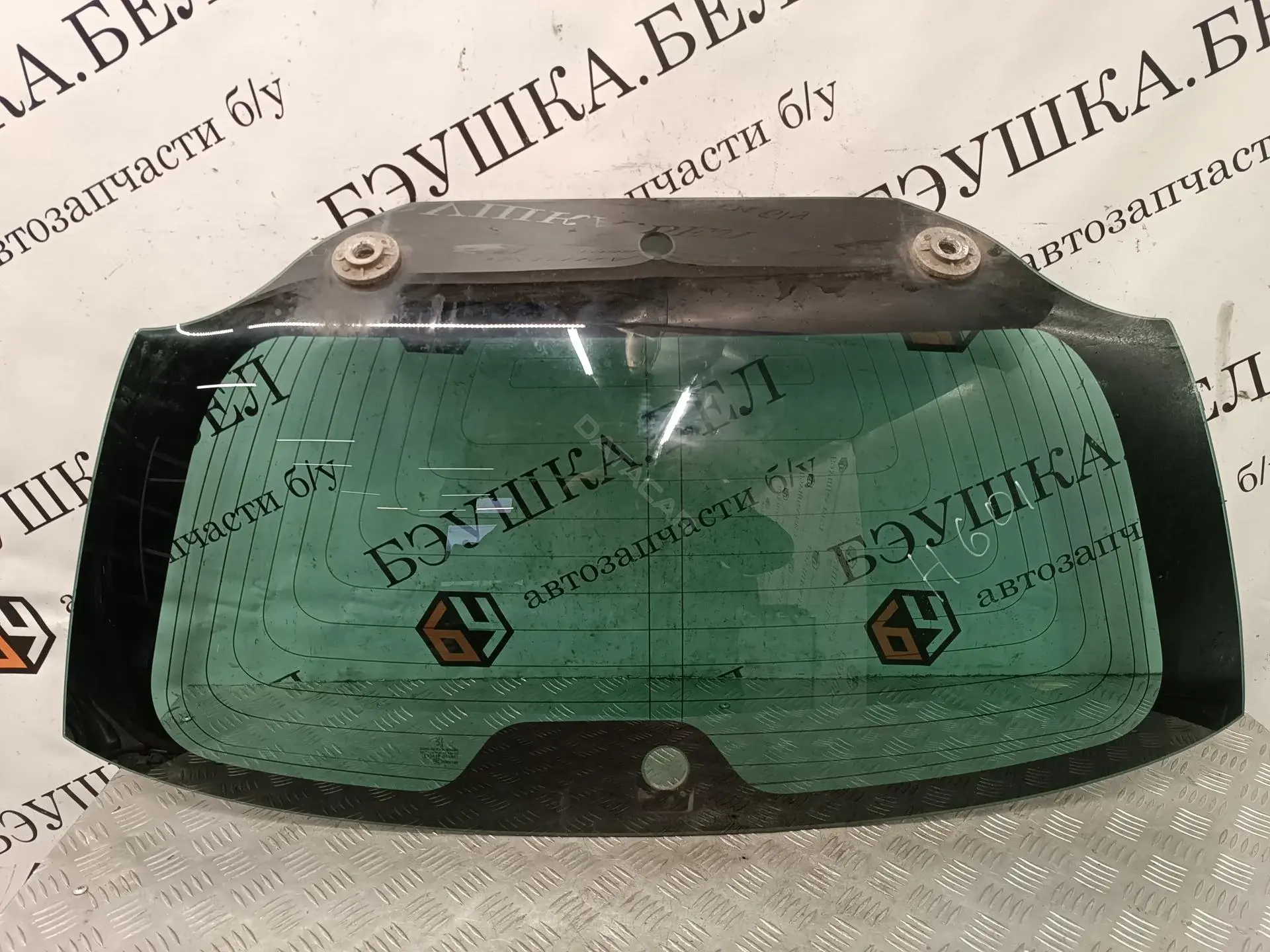 Заднее стекло 8744GC
