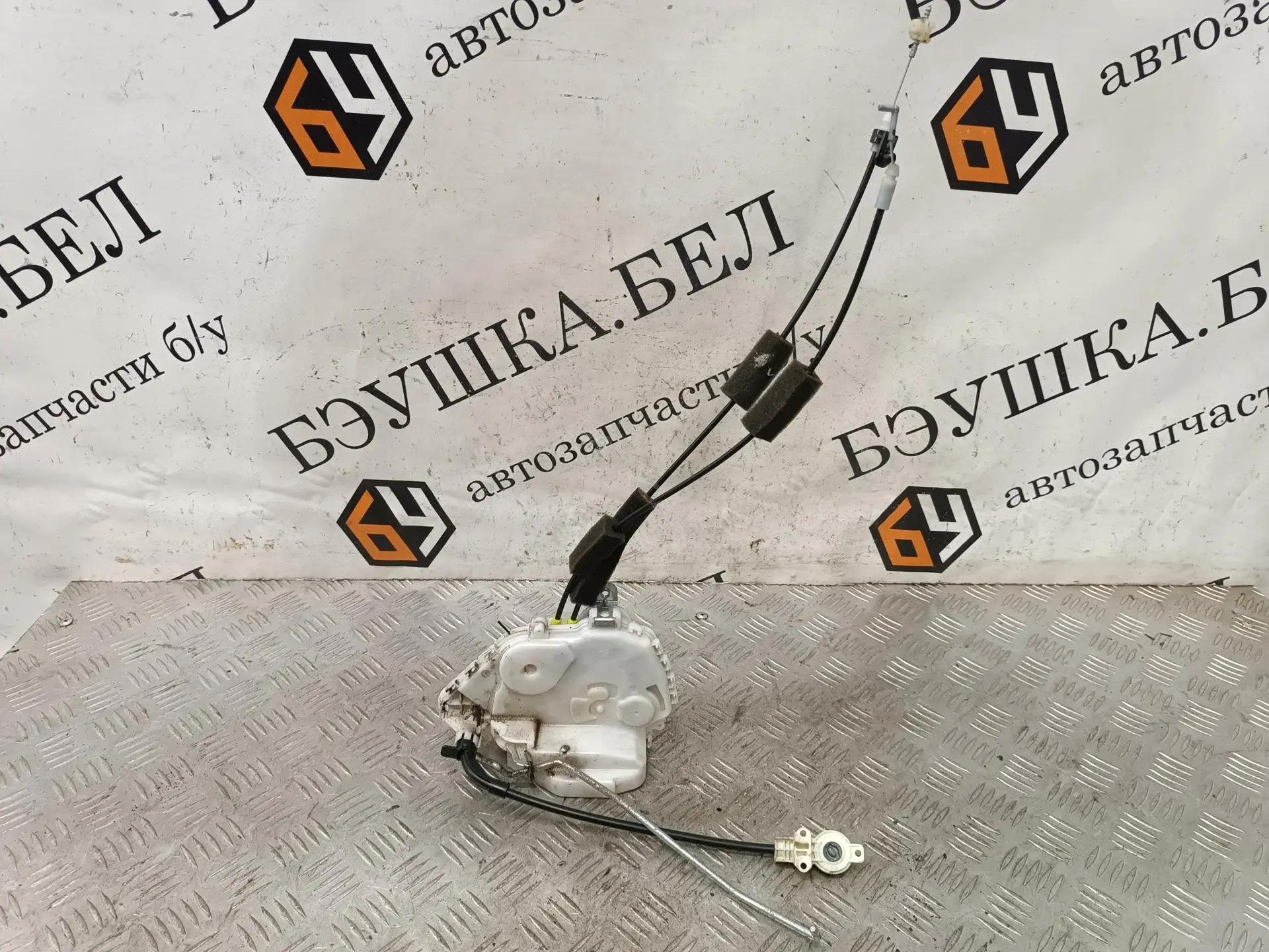 Замок двери 72150TA0A12