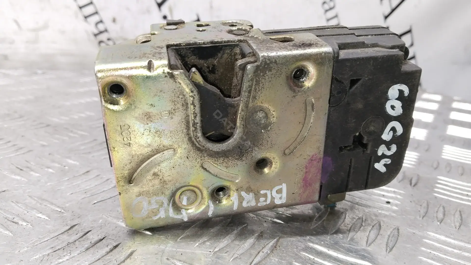 Замок двери 9136J4, 9136P7