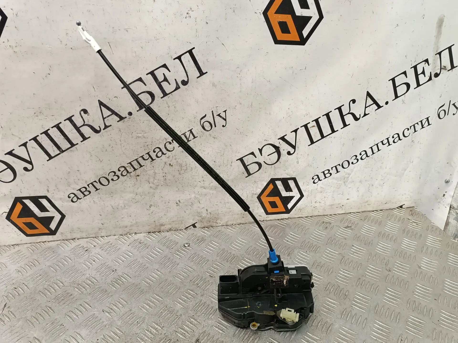 Замок двери 13579519