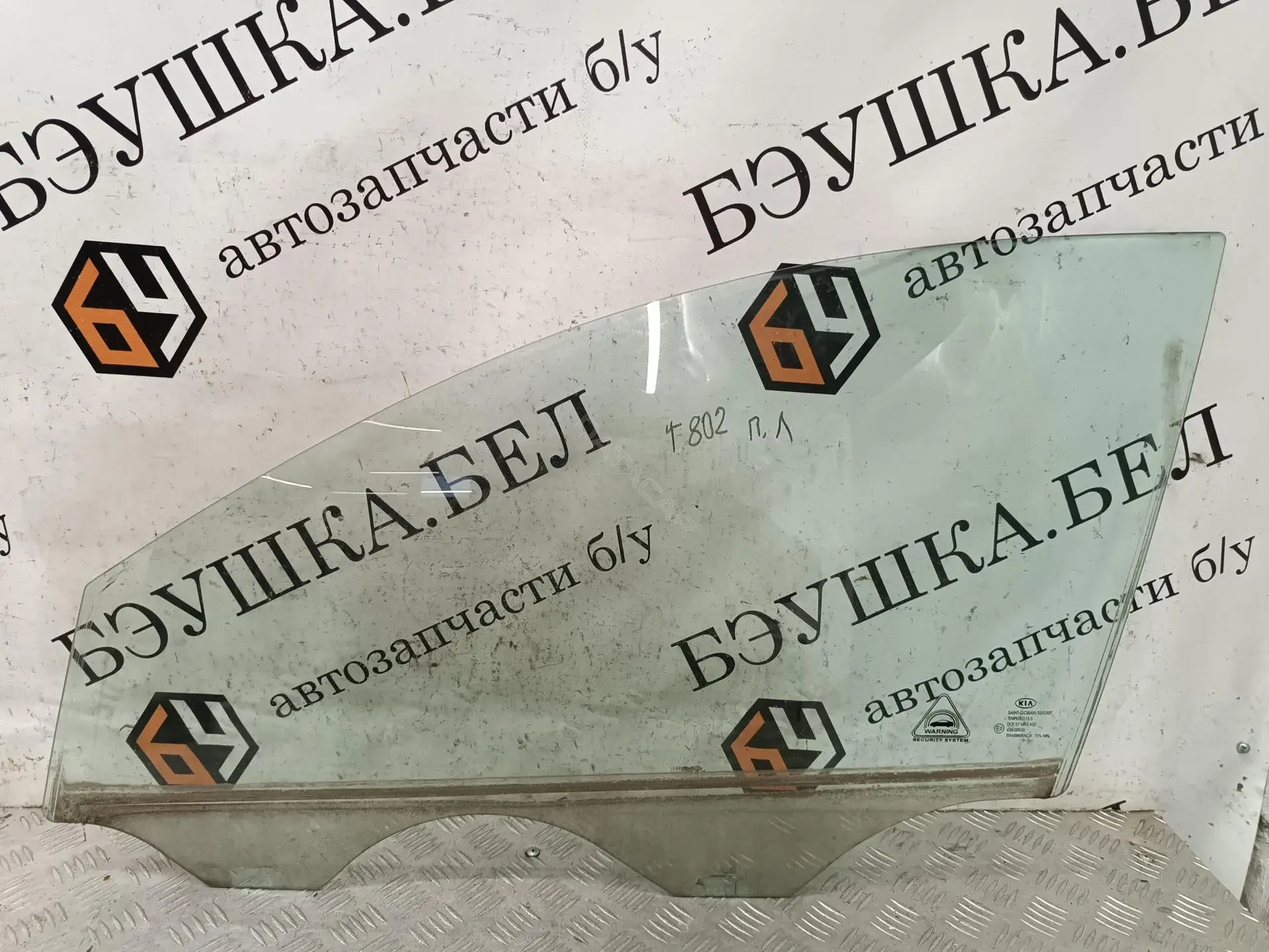 Стекло двери 824111D000