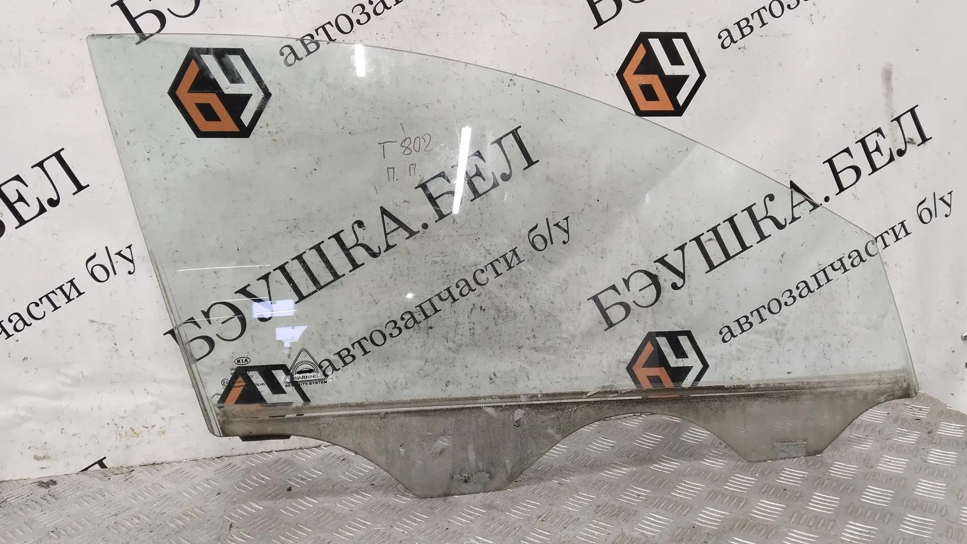 Стекло двери 824211H320
