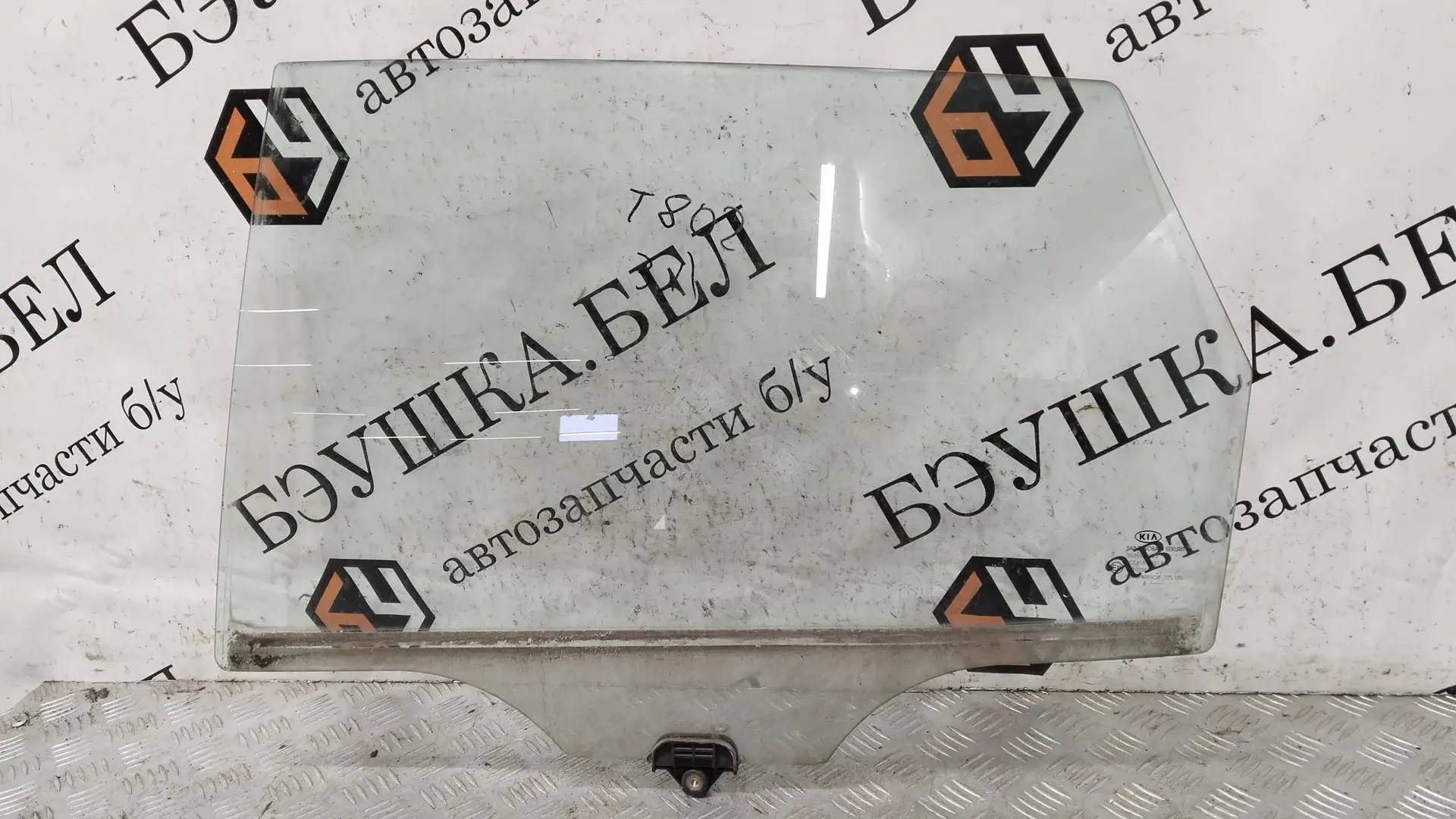 Стекло двери 834111H500