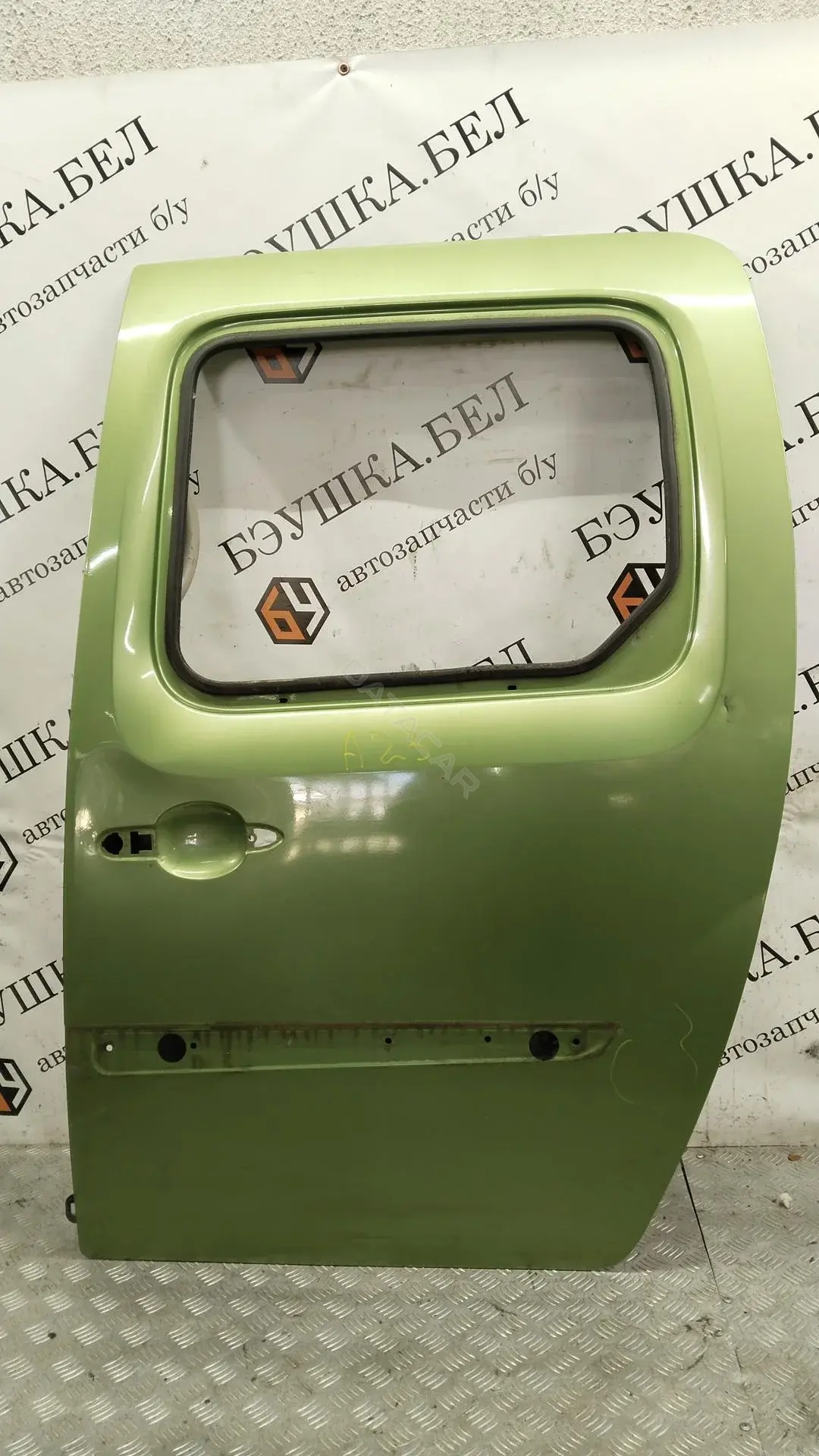 Дверь 821013279R