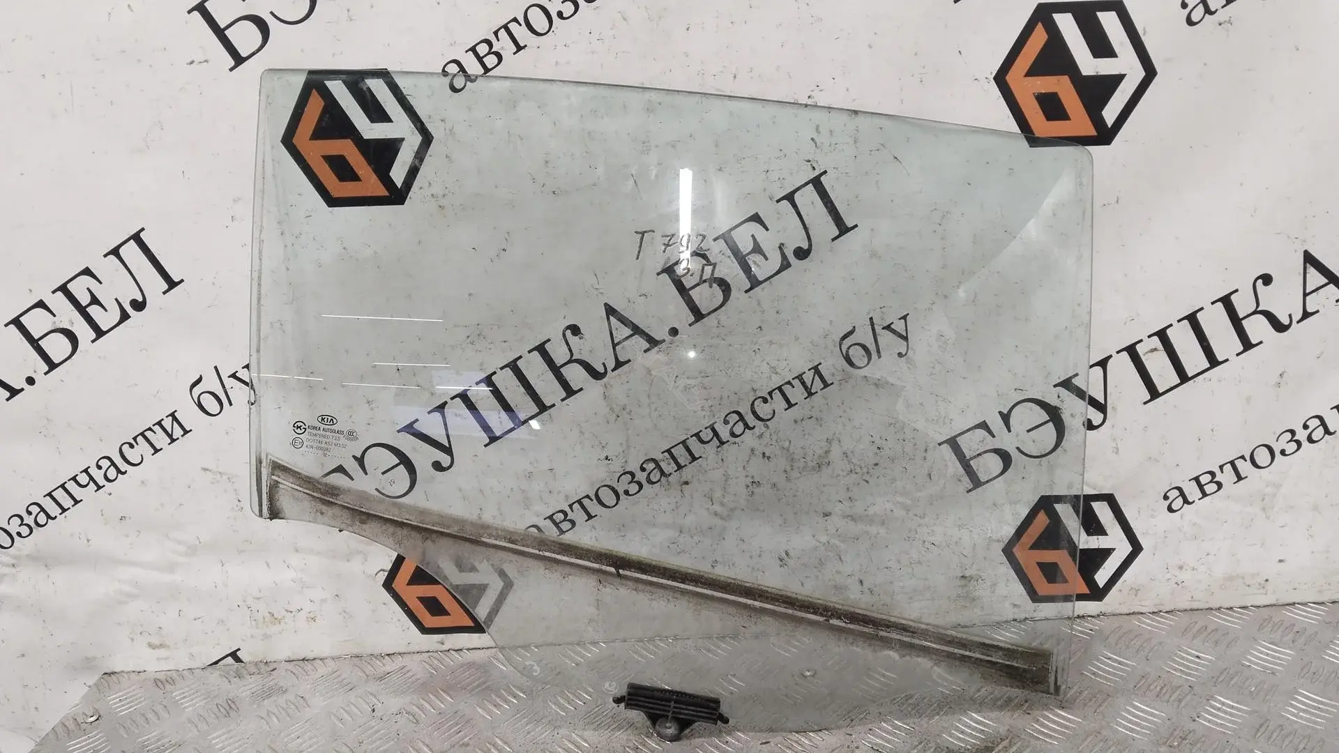 Стекло двери 834212T010