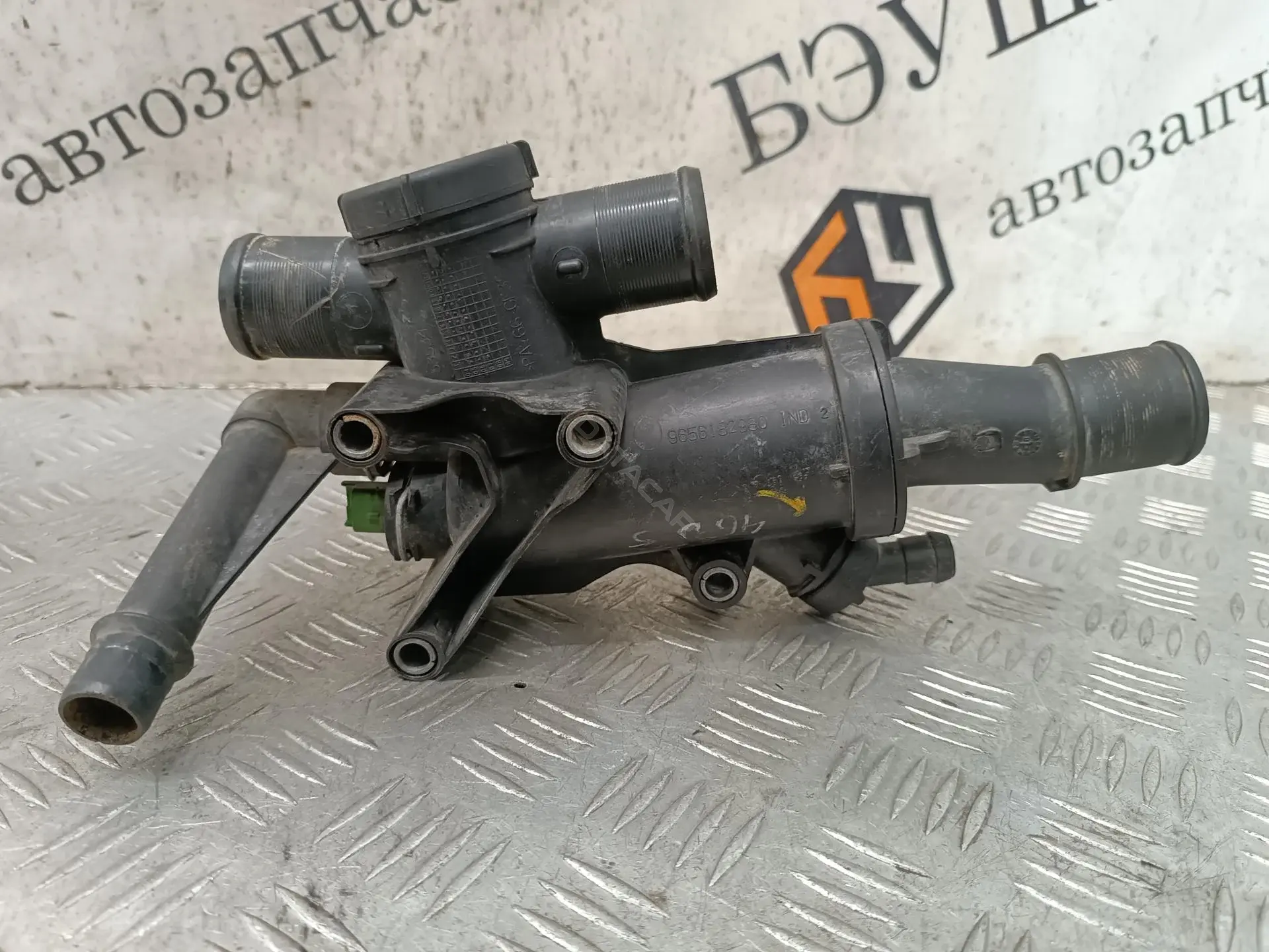 Корпус термостата 1373385, 30757523, 9656182980