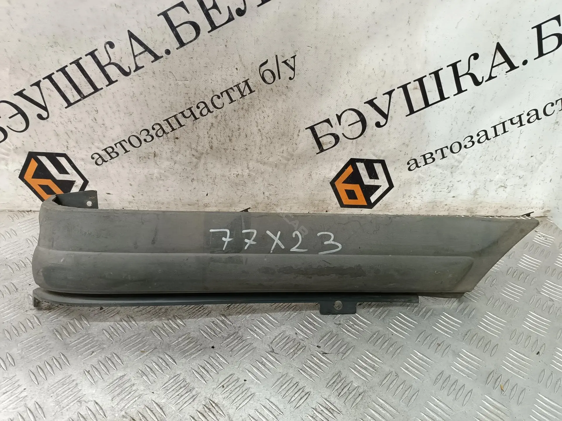 Накладка бампера YC1529396ADW