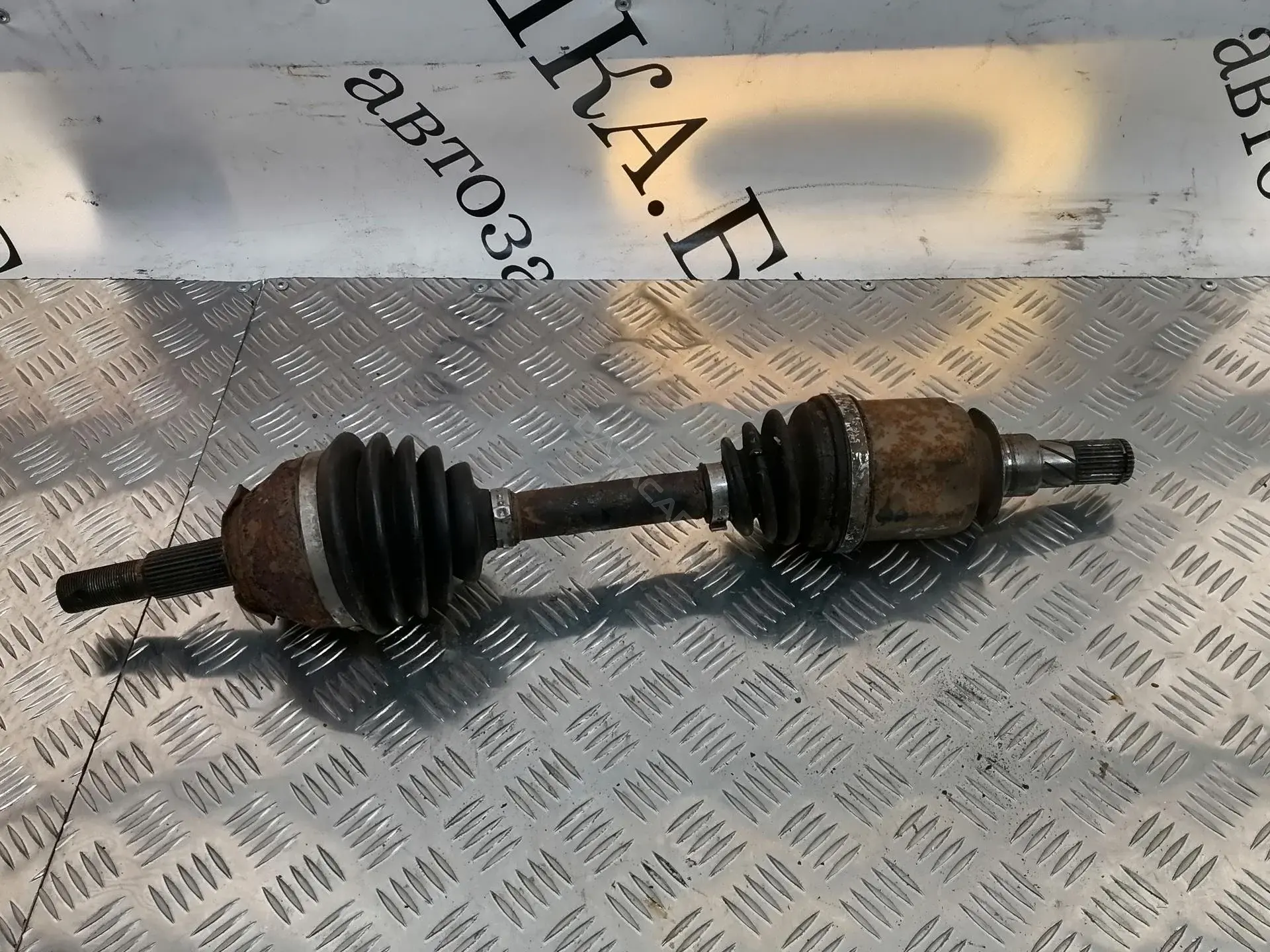 Приводной вал / Полуось 1581968SX, 18063060, 183653