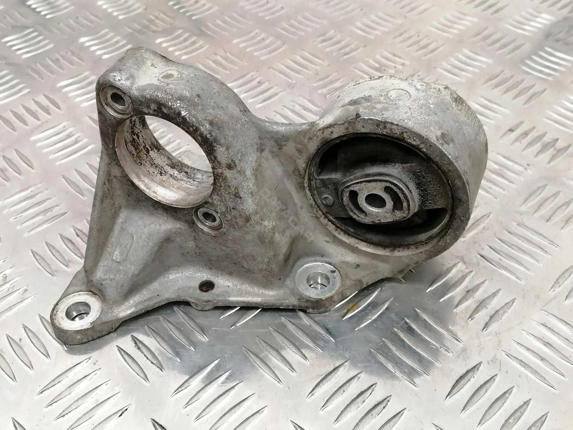 Кронштейн полуоси 1807A6