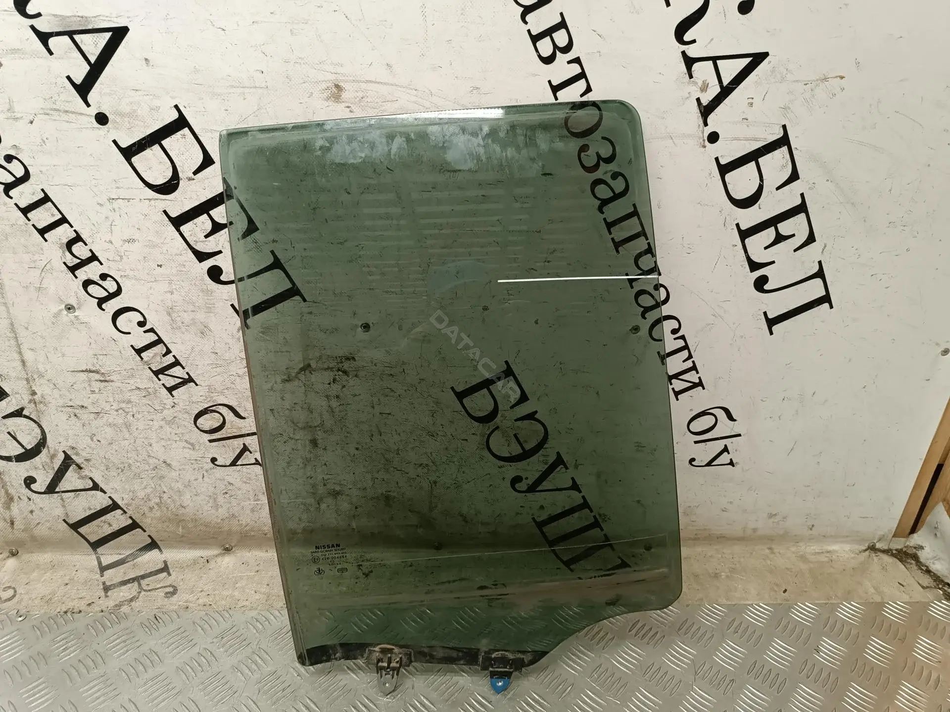 Стекло двери 82300EB320